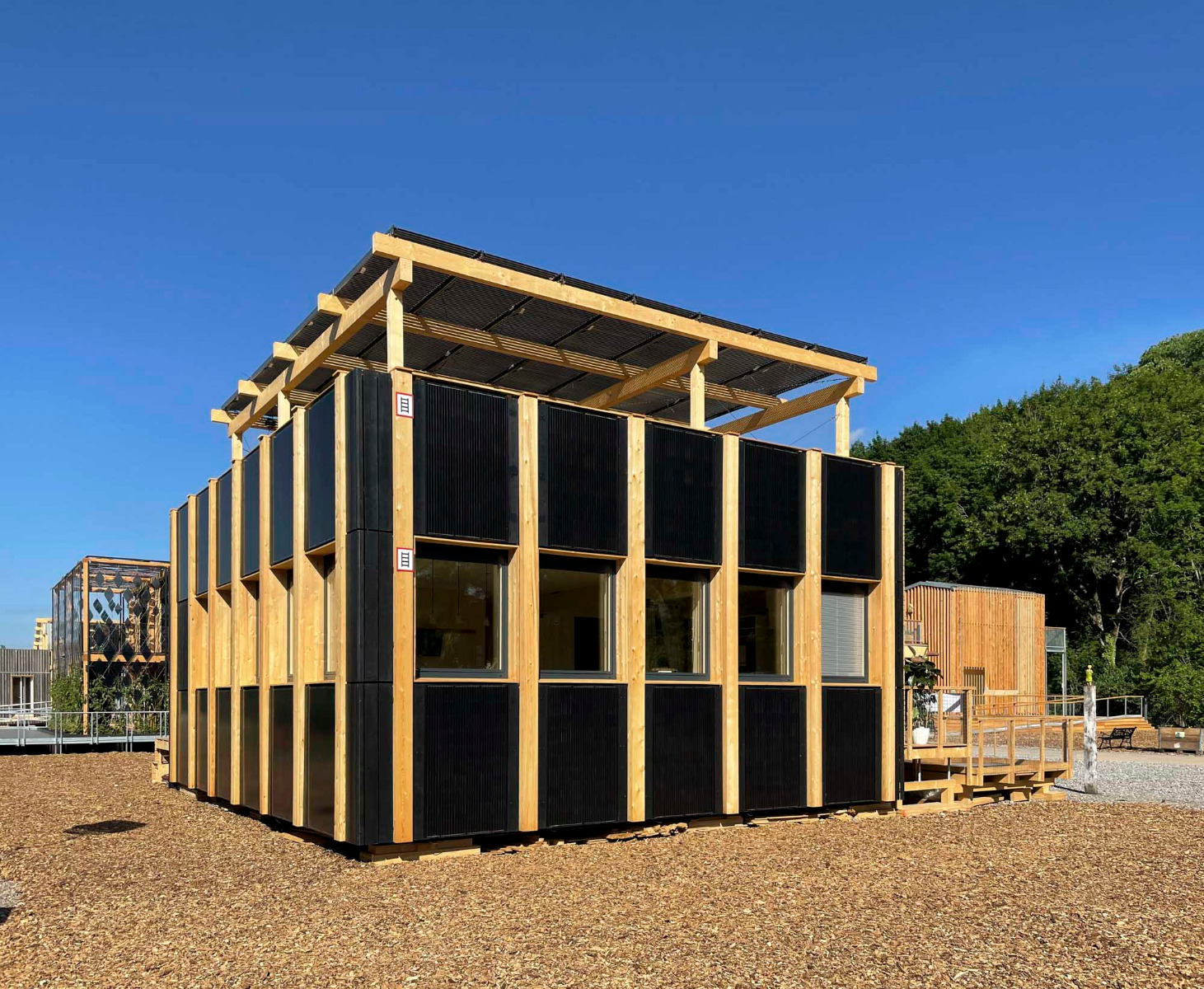 https://detail-cdn.s3.eu-central-1.amazonaws.com/media/catalog/product/1/5/15-solar-decathlon-europe.jpg?width=437&height=582&store=de_de&image-type=image