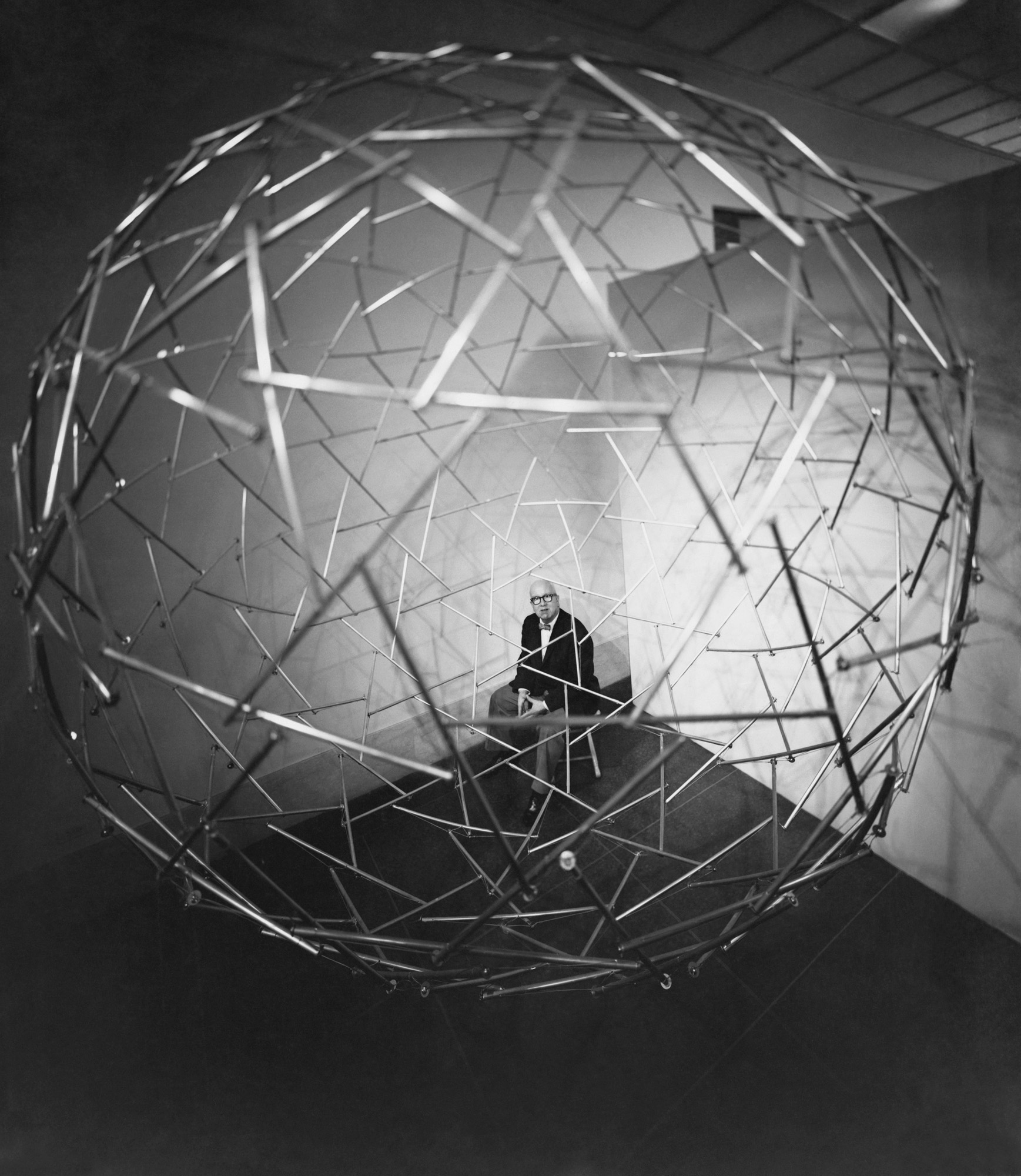 https://detail-cdn.s3.eu-central-1.amazonaws.com/media/catalog/product/1/6/16-VDM-Papanek-Buckminster-Fuller.jpg?width=437&height=582&store=de_de&image-type=image