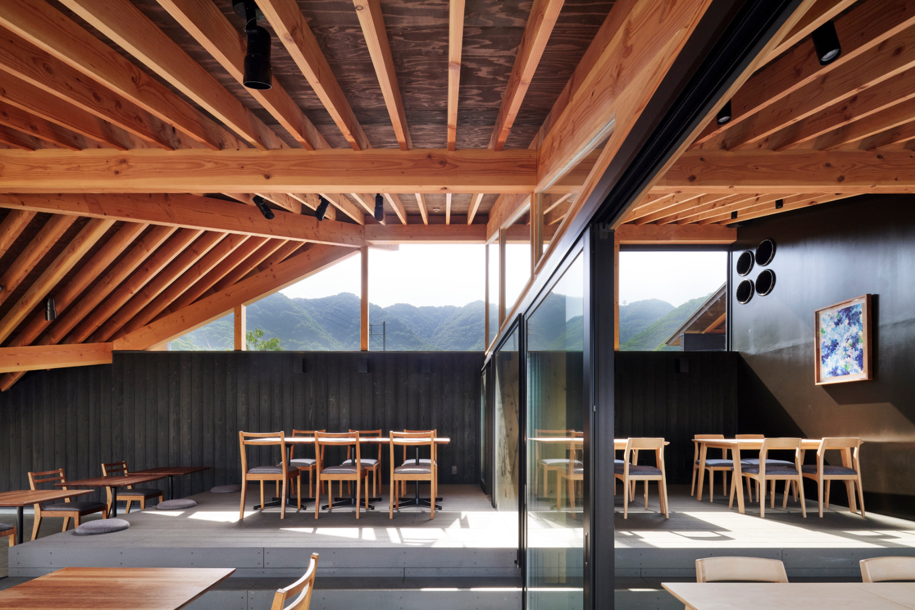 https://detail-cdn.s3.eu-central-1.amazonaws.com/media/catalog/product/1/6/16-kellerei-hiroshima-sugawaradaisuke-architects.jpg?width=437&height=582&store=de_en&image-type=image