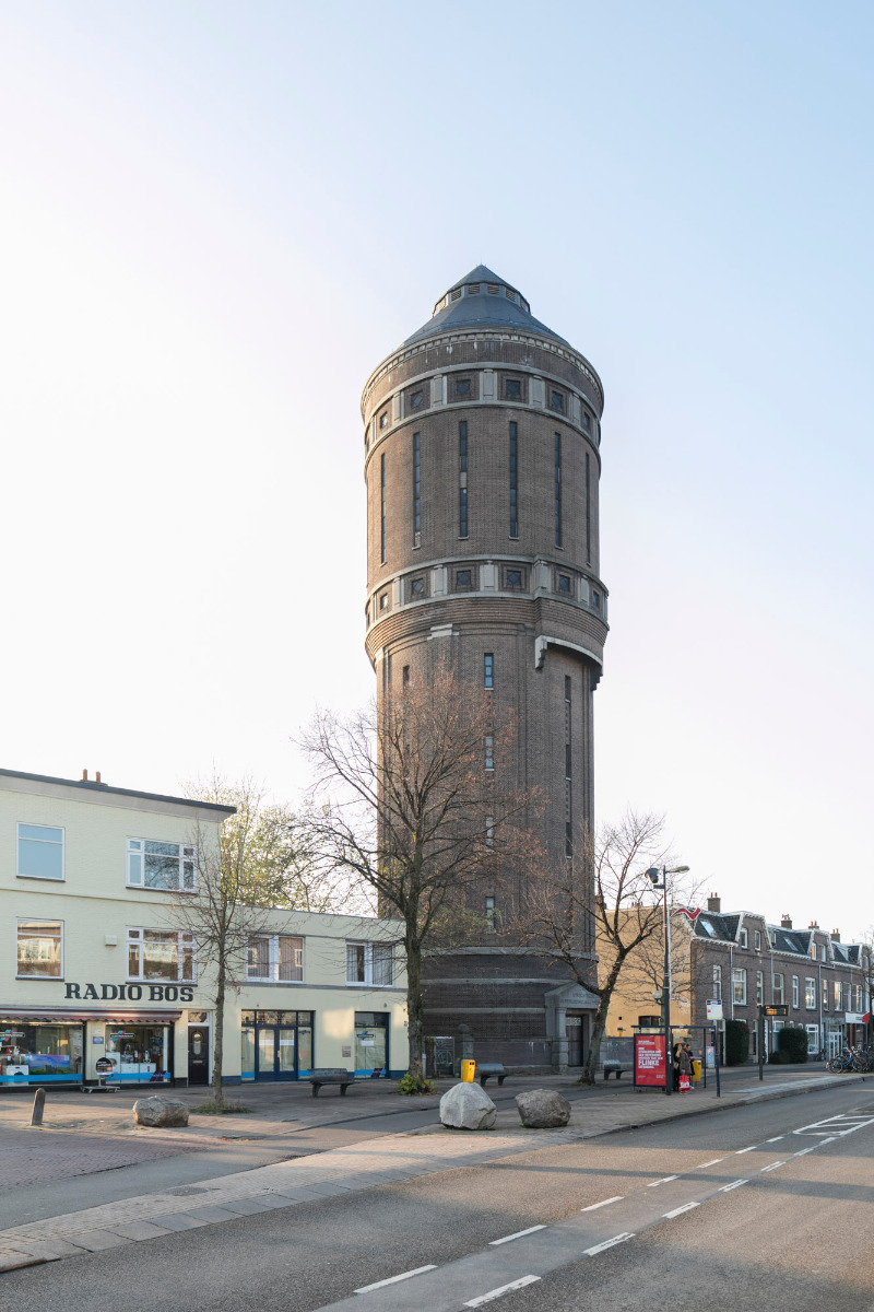 https://detail-cdn.s3.eu-central-1.amazonaws.com/media/catalog/product/1/6/16-sanierter-wasserturm-utrecht-zecc-architecten.jpg?width=437&height=582&store=de_de&image-type=image