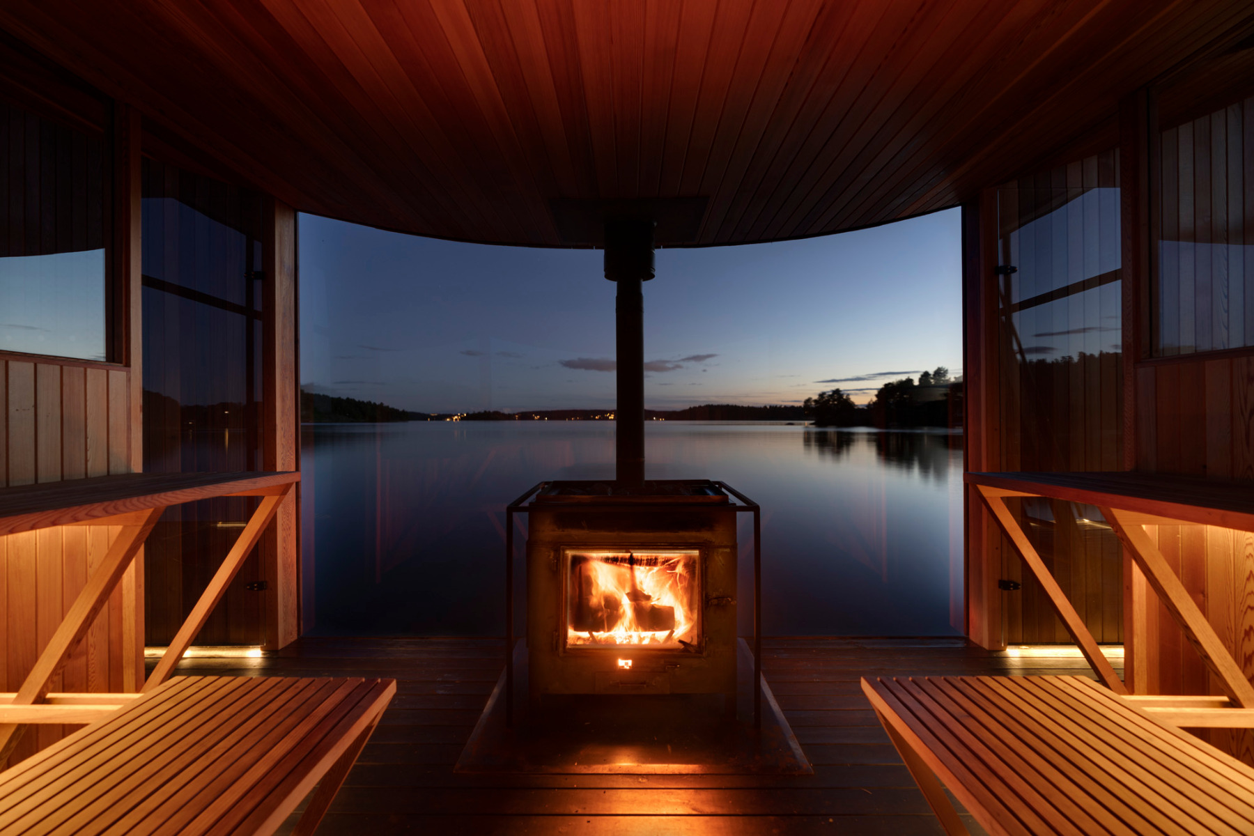 https://detail-cdn.s3.eu-central-1.amazonaws.com/media/catalog/product/1/6/16-schwimmende-sauna-stockholm-sandellsandberg-arkitekter.jpg?width=437&height=582&store=de_de&image-type=image