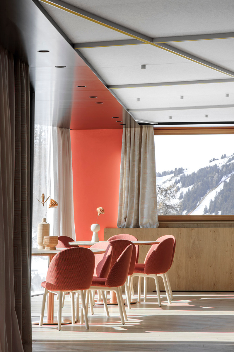 https://detail-cdn.s3.eu-central-1.amazonaws.com/media/catalog/product/1/7/17-hotel-icaro-dolomiten-modus-architects.jpg?width=437&height=582&store=de_en&image-type=image
