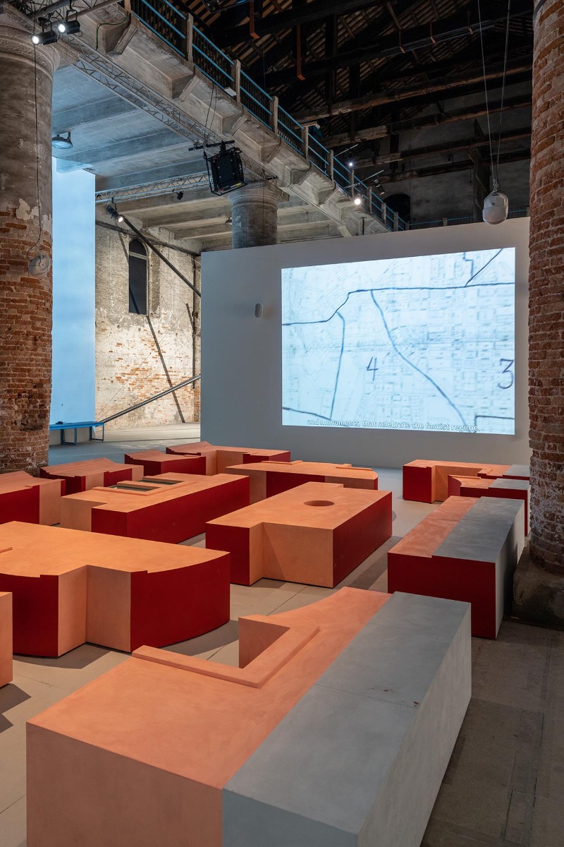 https://detail-cdn.s3.eu-central-1.amazonaws.com/media/catalog/product/1/7/17-ju_nger_vielfa_ltiger_politischer-architekturbiennale_venedig_2023.jpg?width=437&height=582&store=de_en&image-type=image