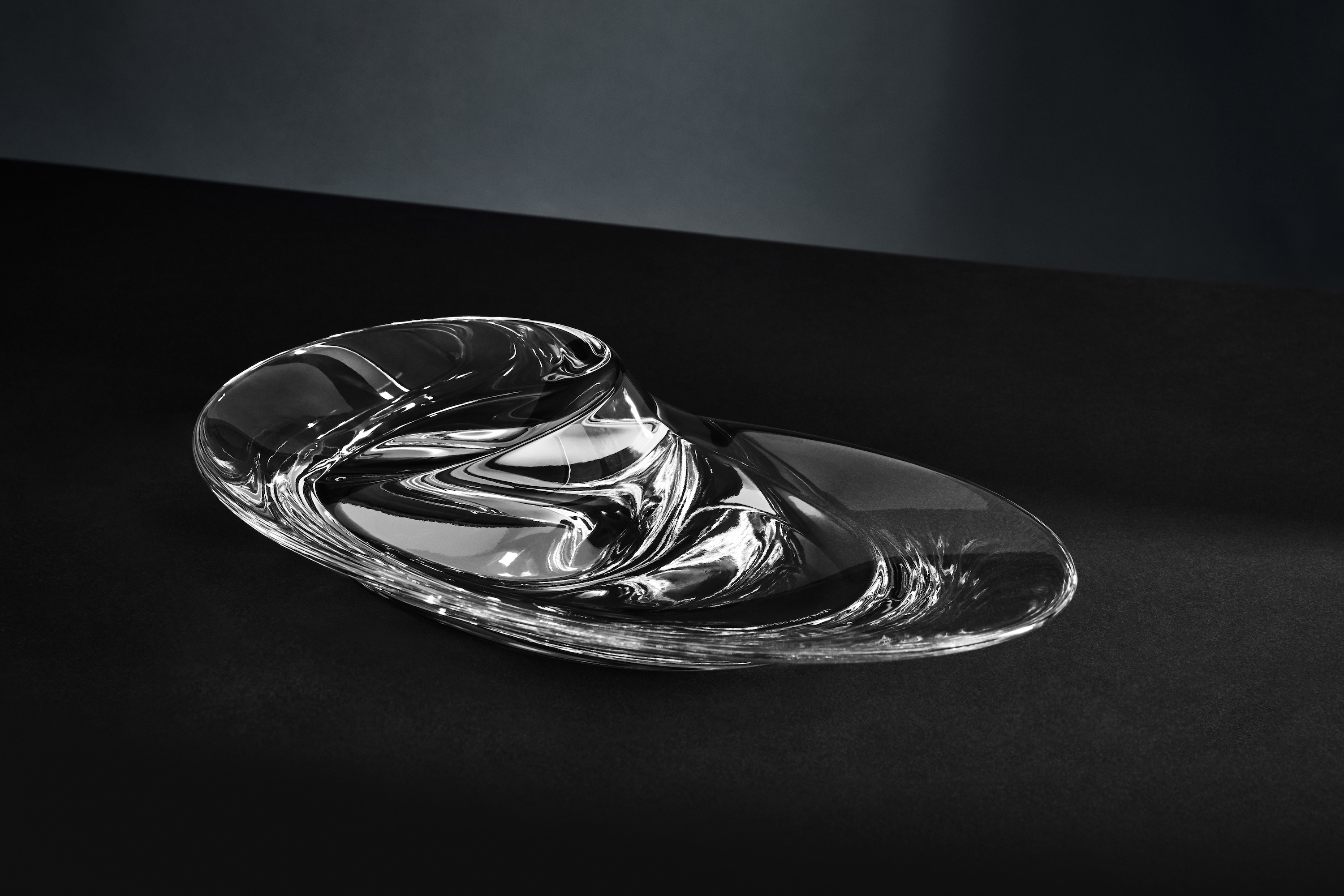 https://detail-cdn.s3.eu-central-1.amazonaws.com/media/catalog/product/1/8/18-MaisonObjet2019_ZHD_Swirl_Bowl.jpg?width=437&height=582&store=de_de&image-type=image