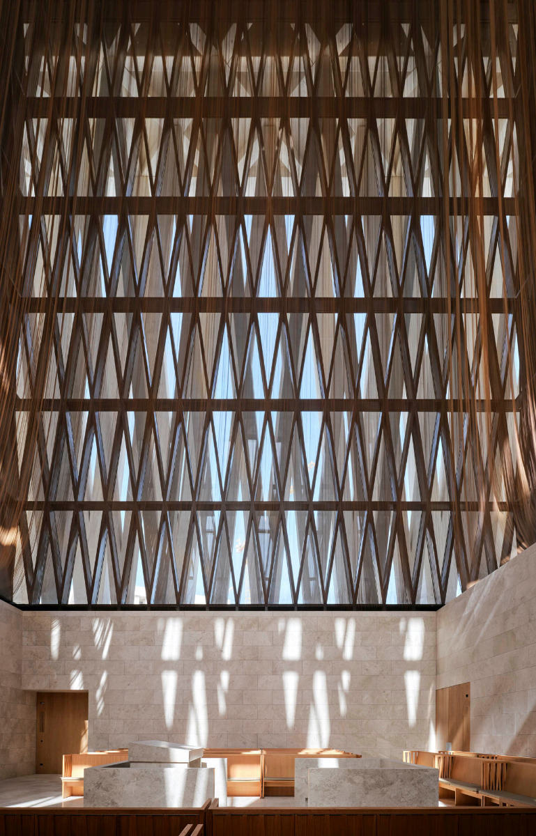 https://detail-cdn.s3.eu-central-1.amazonaws.com/media/catalog/product/1/8/18-abrahamic-family-house-david-adjaye-abu-dhabi.jpg?width=437&height=582&store=de_de&image-type=image