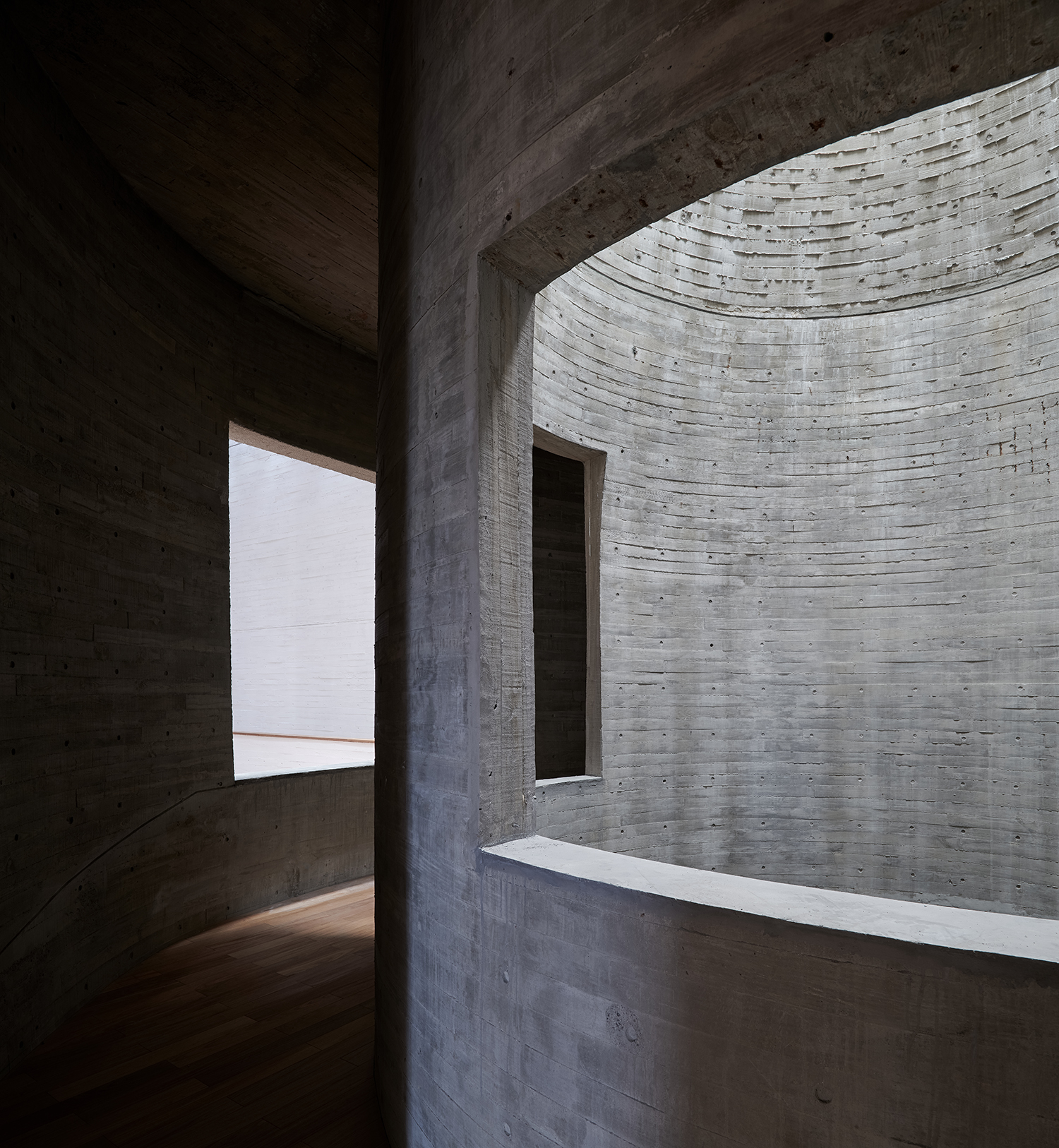 https://detail-cdn.s3.eu-central-1.amazonaws.com/media/catalog/product/1/9/19-Changjiang-Art-Museum-Vector-Architects-Chen-Hao.jpg?width=437&height=582&store=de_de&image-type=image