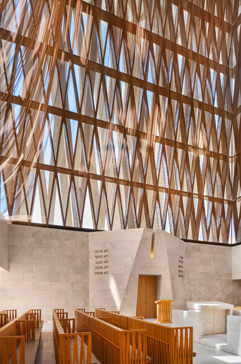 https://detail-cdn.s3.eu-central-1.amazonaws.com/media/catalog/product/1/9/19-abrahamic-family-house-david-adjaye-abu-dhabi.jpg?width=437&height=582&store=de_de&image-type=image