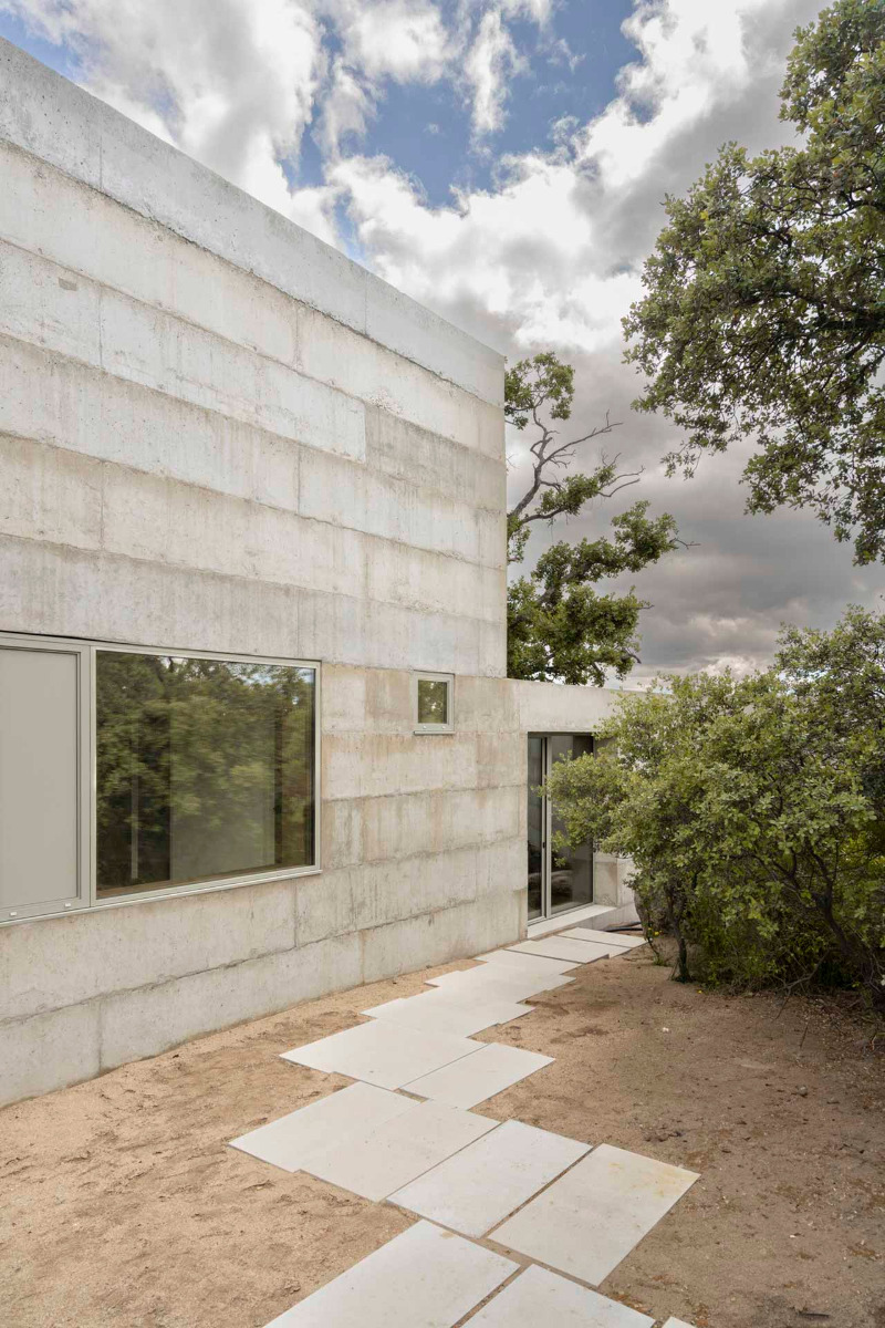 https://detail-cdn.s3.eu-central-1.amazonaws.com/media/catalog/product/1/9/19-haus-x-madrid-bojaus-arquitectura.jpg?width=437&height=582&store=de_de&image-type=image