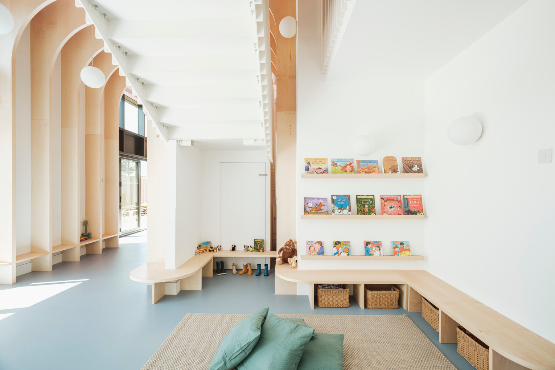 https://detail-cdn.s3.eu-central-1.amazonaws.com/media/catalog/product/1/9/19-kindertagesstaette-london-the-nest-delve-architects.jpg?width=437&height=582&store=de_de&image-type=image