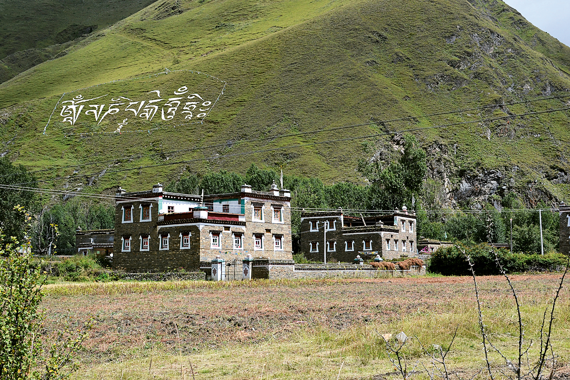 https://detail-cdn.s3.eu-central-1.amazonaws.com/media/catalog/product/1/_/1_Tibetan-Houses.jpg?width=437&height=582&store=de_de&image-type=image