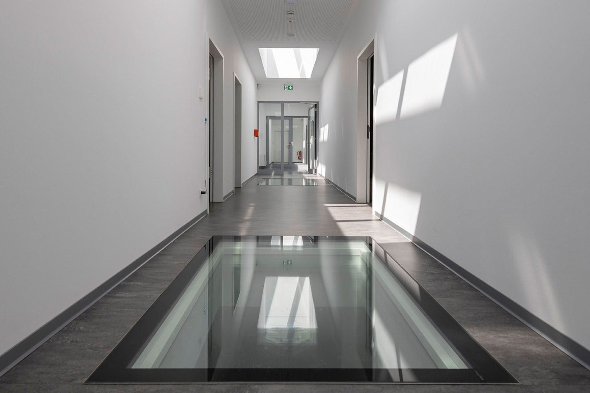 Hoba 19 Überkopfverglasung, elegant und lichtdurchlässig in die Architektur integriert. © Werkbild HOBA