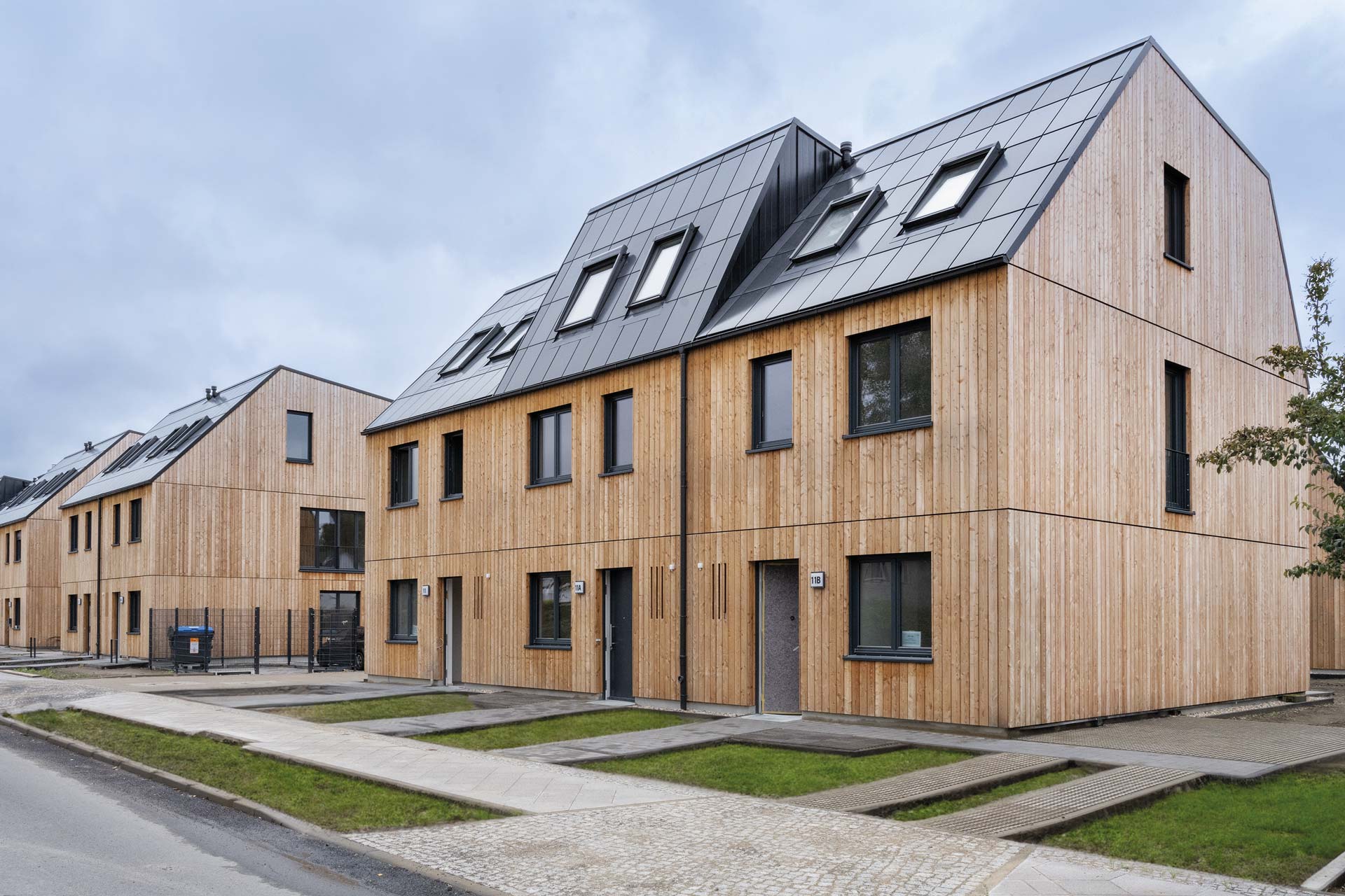 1_jameshardie_reihenhauser_mit_holzfassade.jpg?width=320\u0026height=400\u0026store=de_de\u0026image-type=small_image
