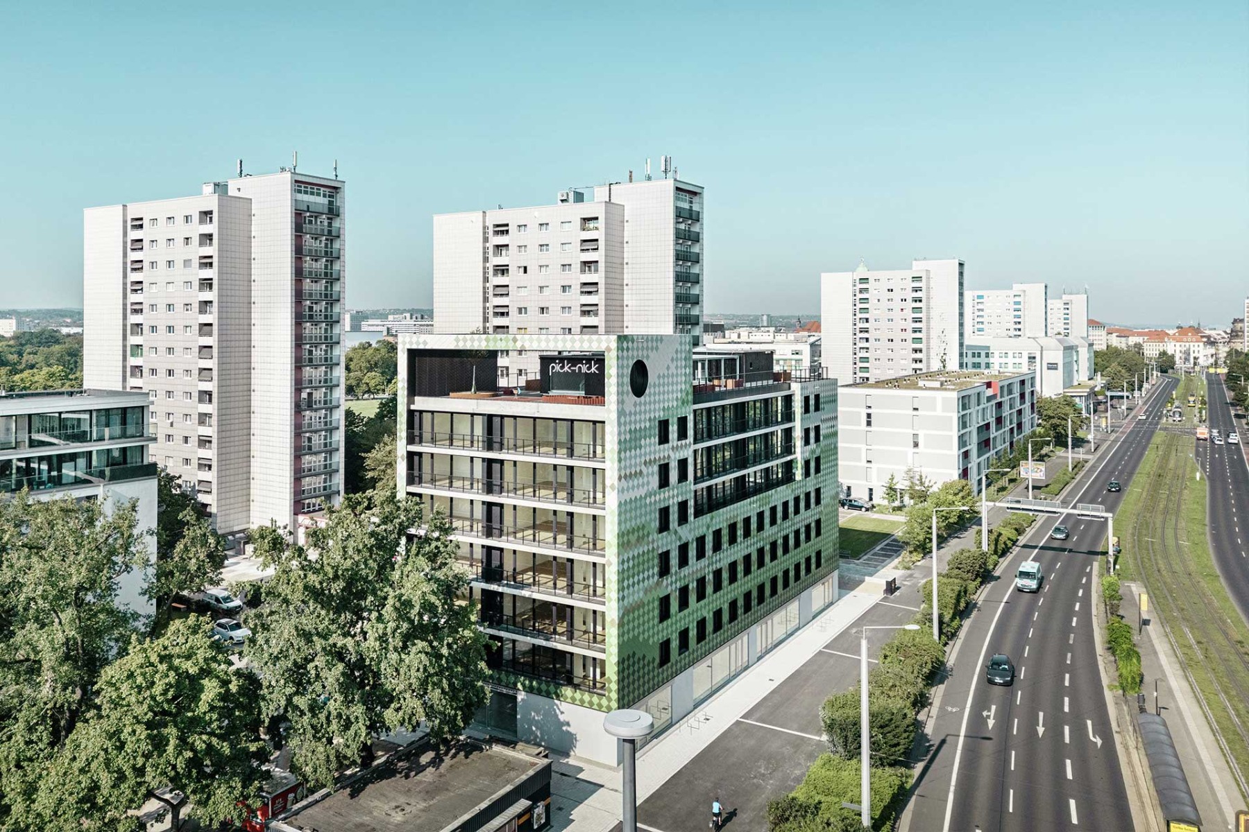 Das Pick-Nick setzt ein markantes Highlight im urbanen Stadtbild. © PREFA | Croce & Wir