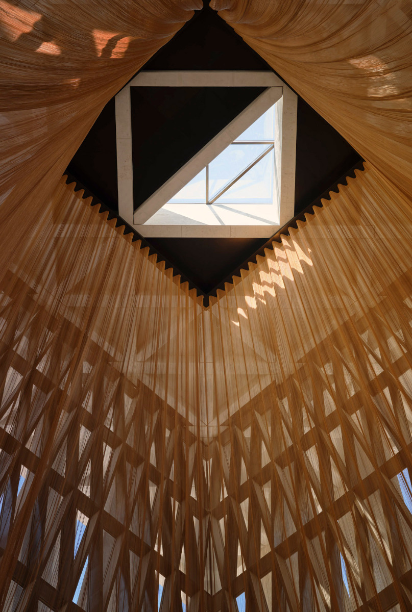 https://detail-cdn.s3.eu-central-1.amazonaws.com/media/catalog/product/2/0/20-abrahamic-family-house-david-adjaye-abu-dhabi.jpg?width=437&height=582&store=de_de&image-type=image