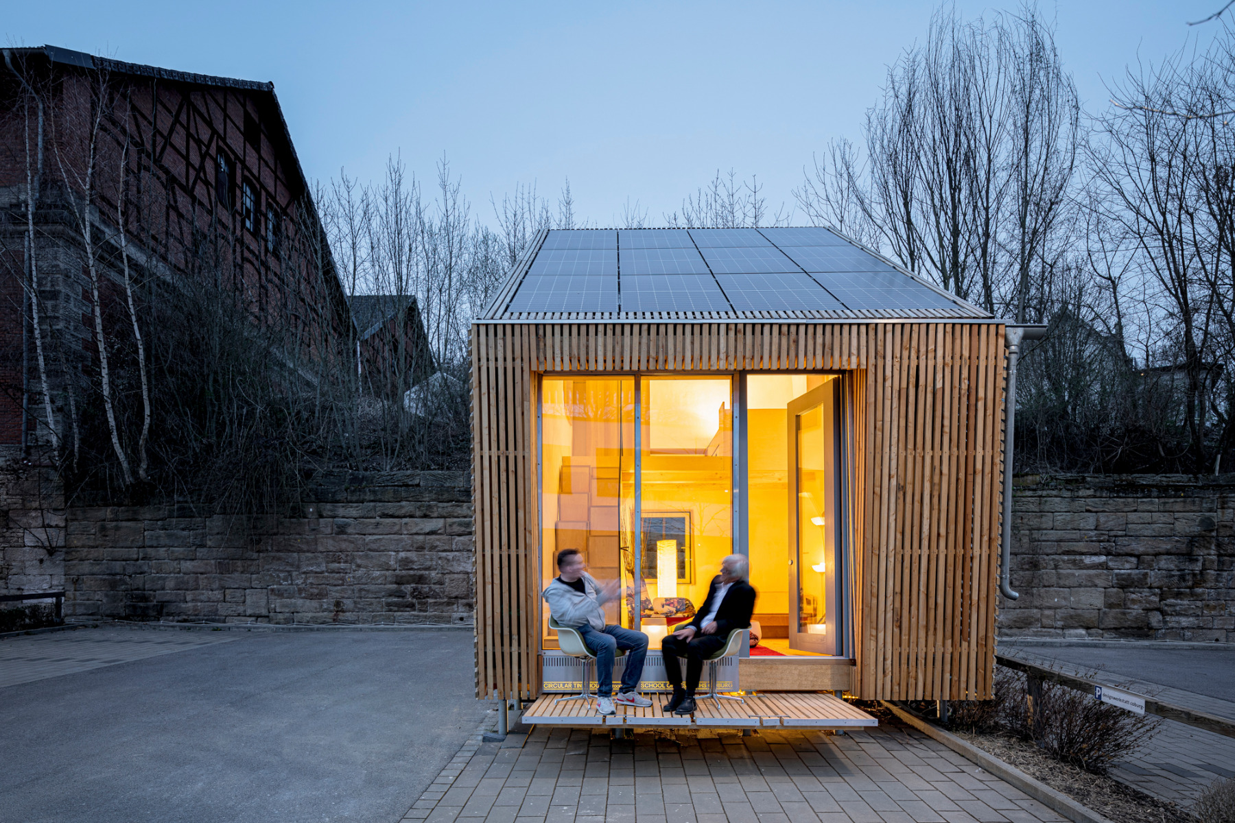 https://detail-cdn.s3.eu-central-1.amazonaws.com/media/catalog/product/2/0/20-circular-tiny-house-coburg.jpg?width=437&height=582&store=de_en&image-type=image