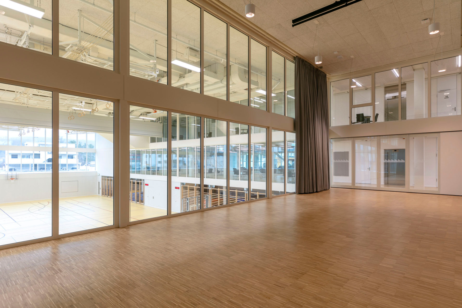 https://detail-cdn.s3.eu-central-1.amazonaws.com/media/catalog/product/2/0/20-schule-basel-thomas-fischer-architekten_1.jpg?width=437&height=582&store=de_en&image-type=image