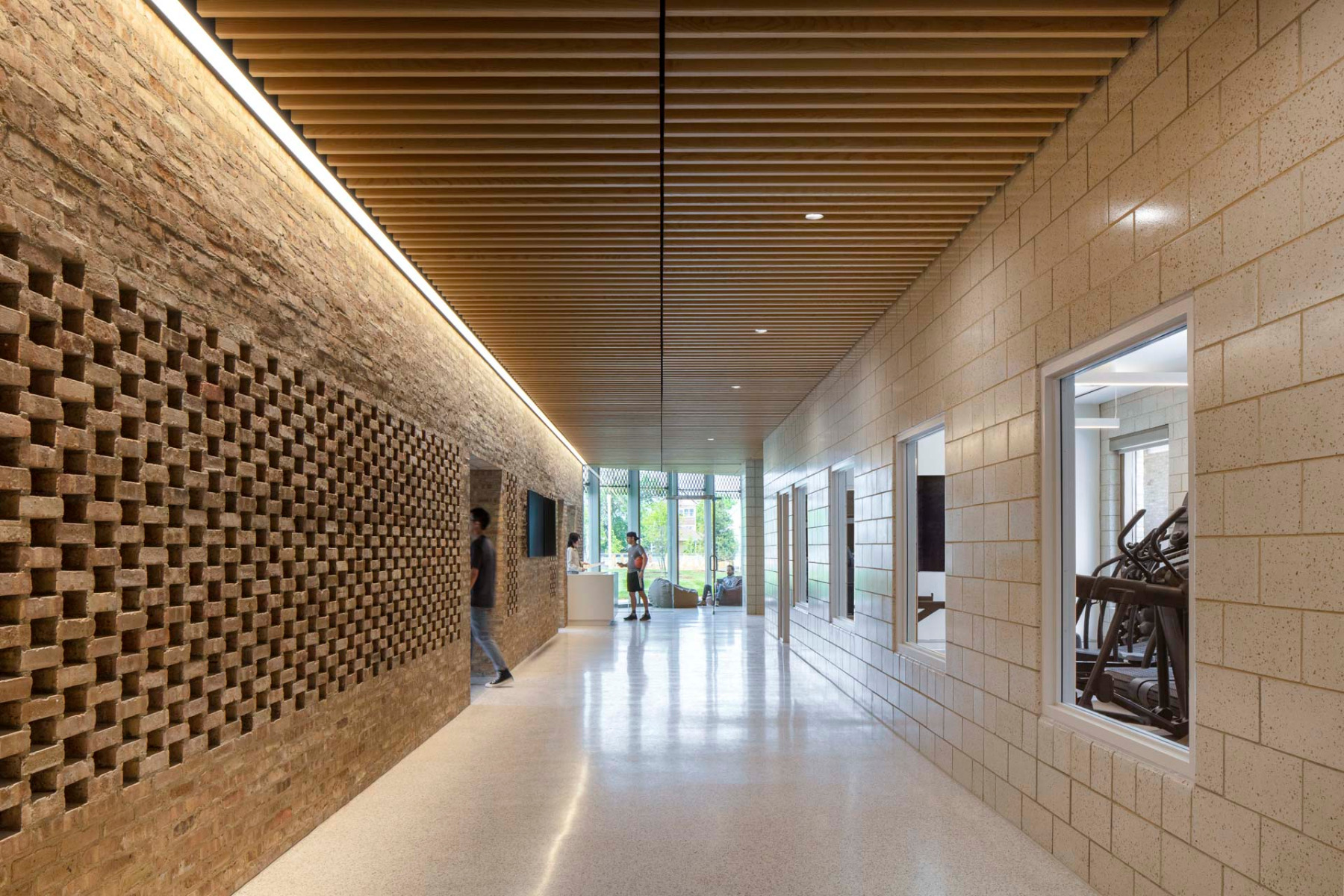 https://detail-cdn.s3.eu-central-1.amazonaws.com/media/catalog/product/2/1/21-chicago-park-district-headquarters-john-ronan-architects.jpg?width=437&height=582&store=de_en&image-type=image