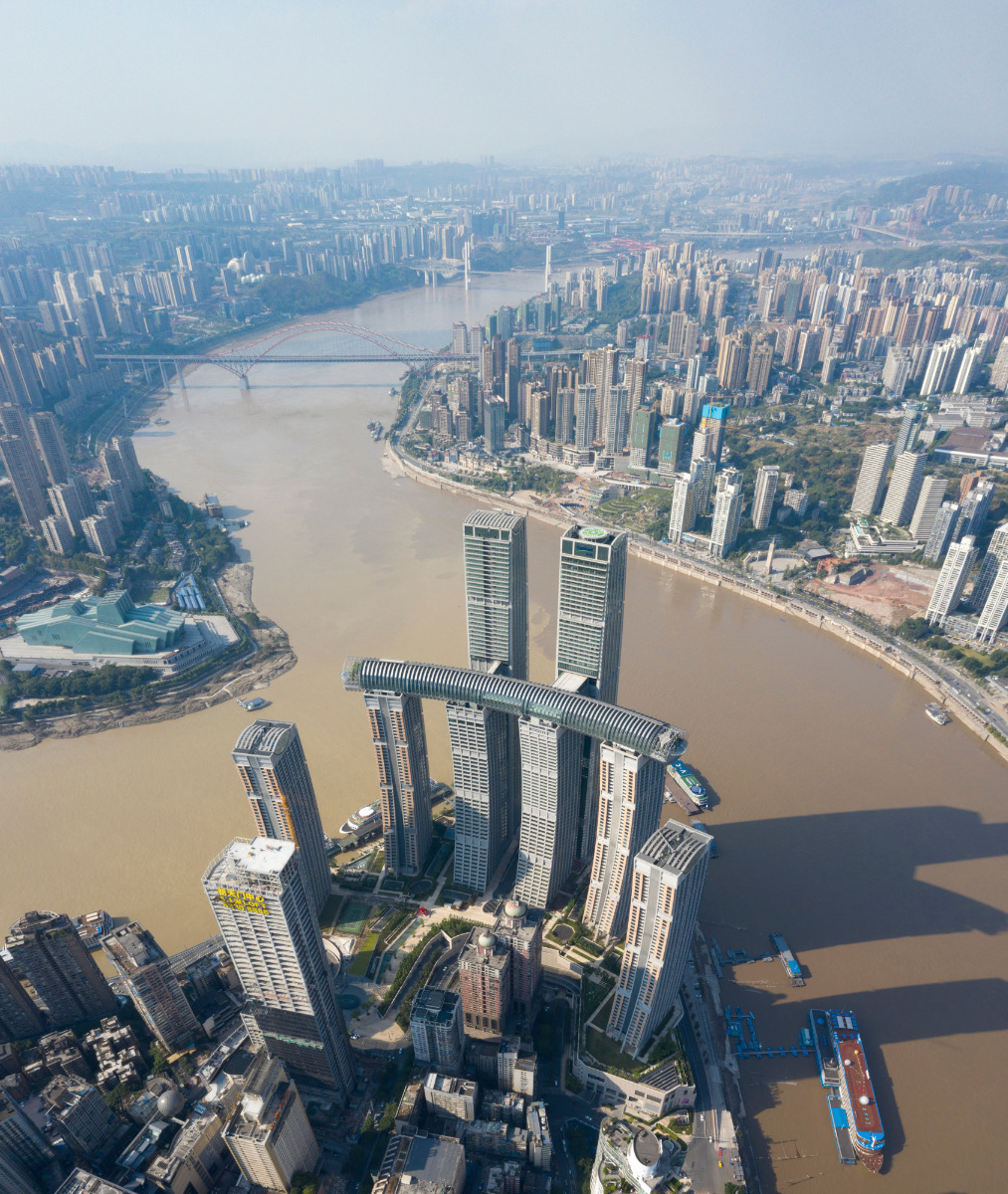 https://detail-cdn.s3.eu-central-1.amazonaws.com/media/catalog/product/2/6/26_dam_ihp2022_safdie_architects_raffles_city_chongqing_chongqing_shao_feng.jpg?width=437&height=582&store=de_de&image-type=image