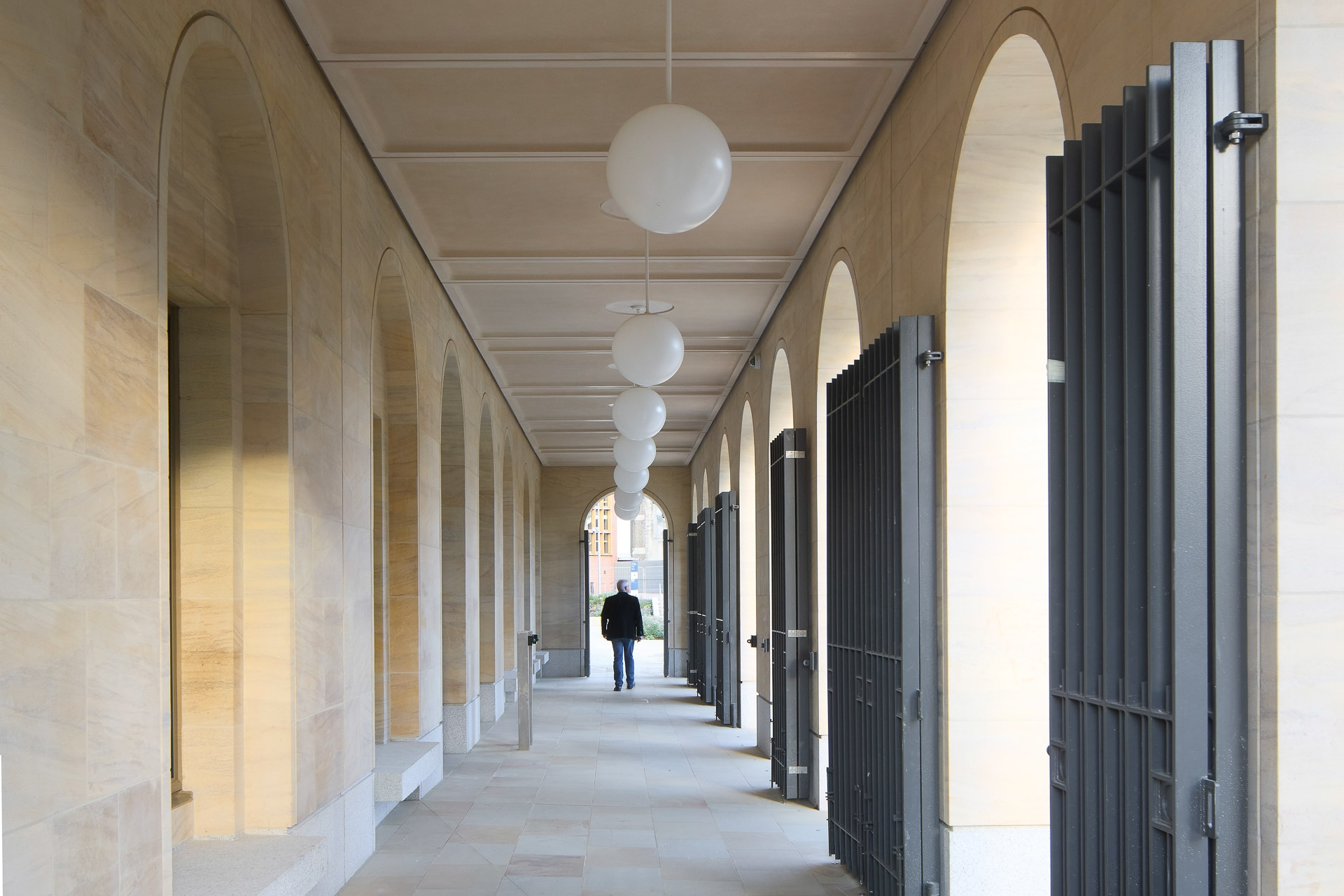 https://detail-cdn.s3.eu-central-1.amazonaws.com/media/catalog/product/2/9/29-schwarzman-centre-oxford-hopkins-architects.jpg?width=437&height=582&store=de_de&image-type=image