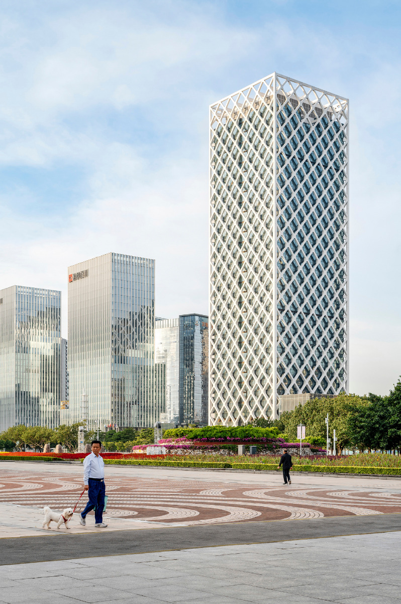 https://detail-cdn.s3.eu-central-1.amazonaws.com/media/catalog/product/2/9/29_dam_ihp2022_skidmore_owings_merrill_shenzhen_rural_commercial_bank_hq_shenzhen_seth_powers.jpg?width=437&height=582&store=de_de&image-type=image