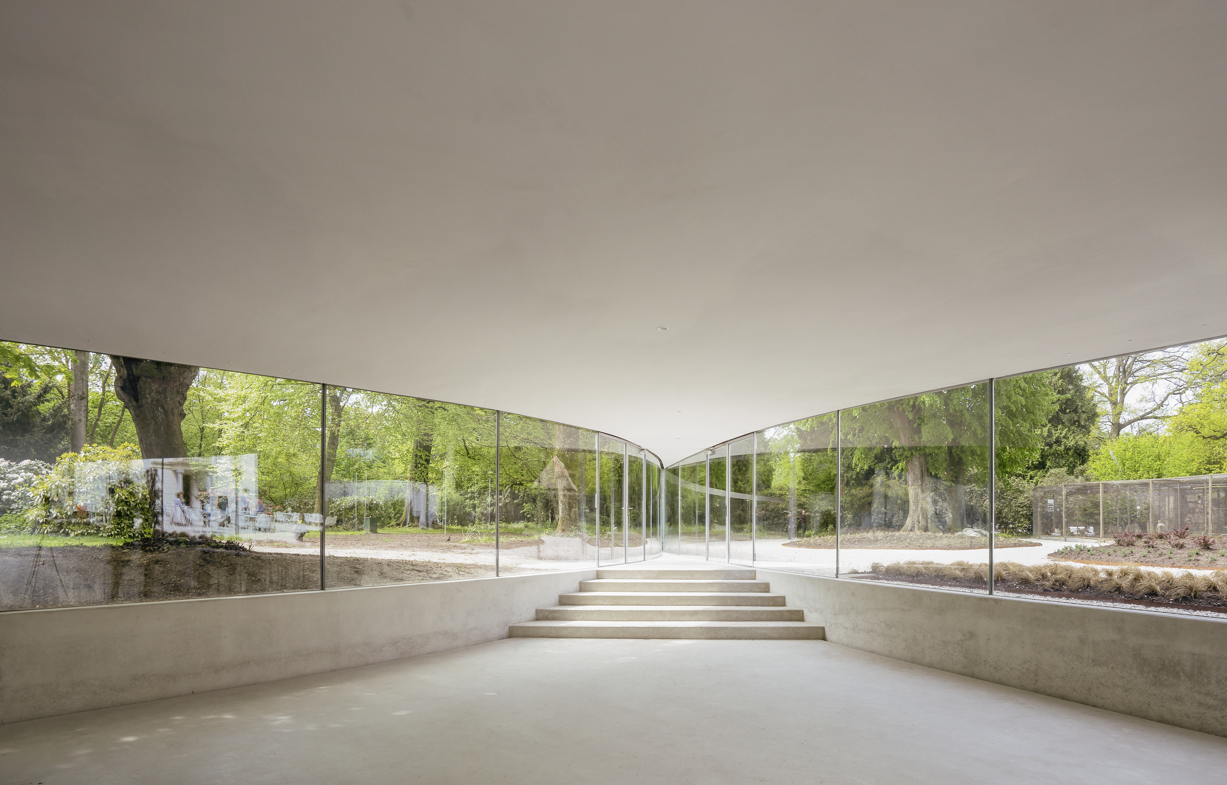 https://detail-cdn.s3.eu-central-1.amazonaws.com/media/catalog/product/3/-/3-Serpentine_Pavilion_2019.jpg?width=437&height=582&store=de_de&image-type=image
