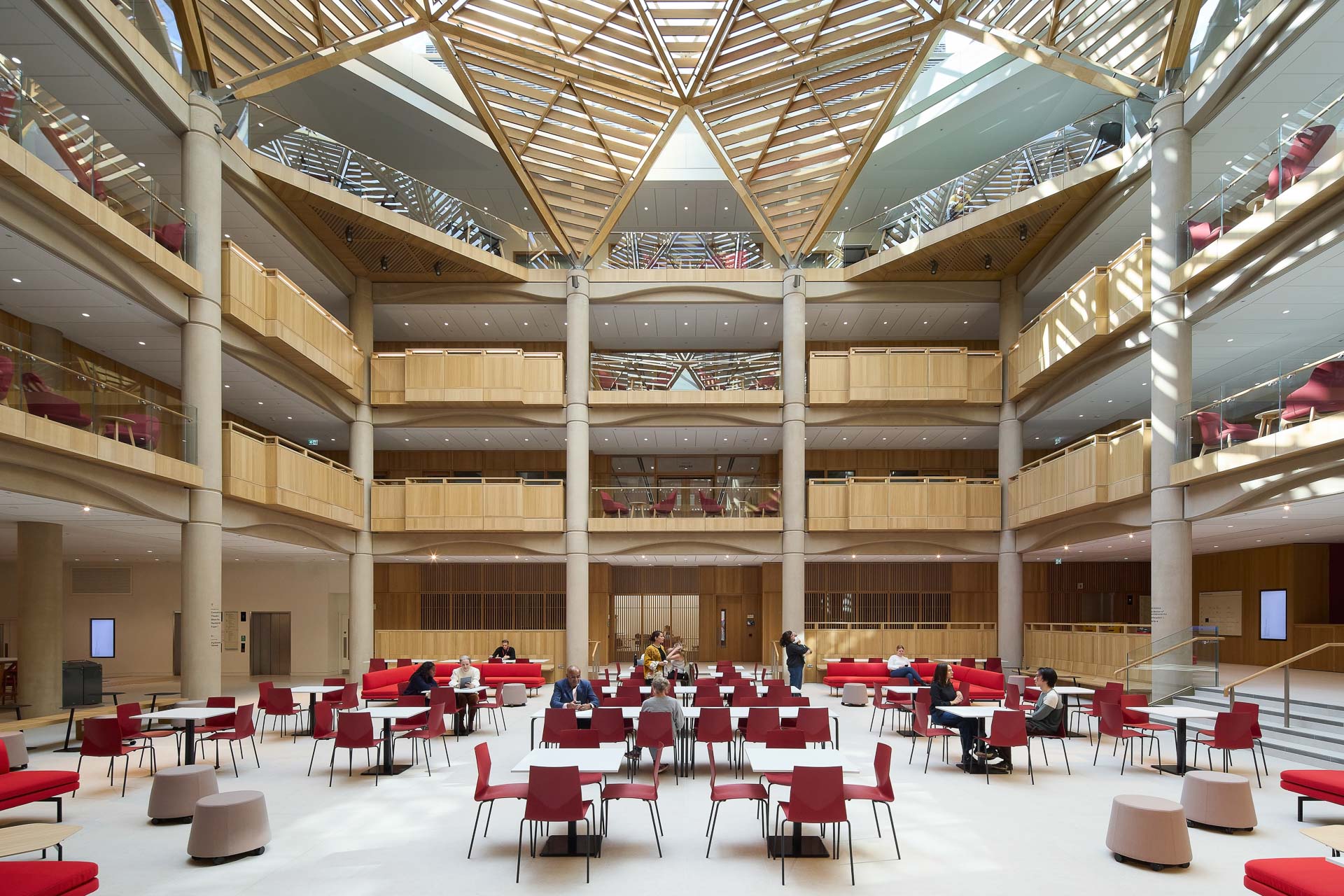 https://detail-cdn.s3.eu-central-1.amazonaws.com/media/catalog/product/3/0/30-schwarzman-centre-oxford-hopkins-architects.jpg?width=437&height=582&store=de_en&image-type=image