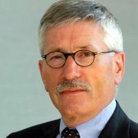 Finanzsenator Thilo Sarrazin: Die Entscheidung über die Maßnahmen obliegt einem Steuerungsausschuss unter Führung der Finanzverwaltung.