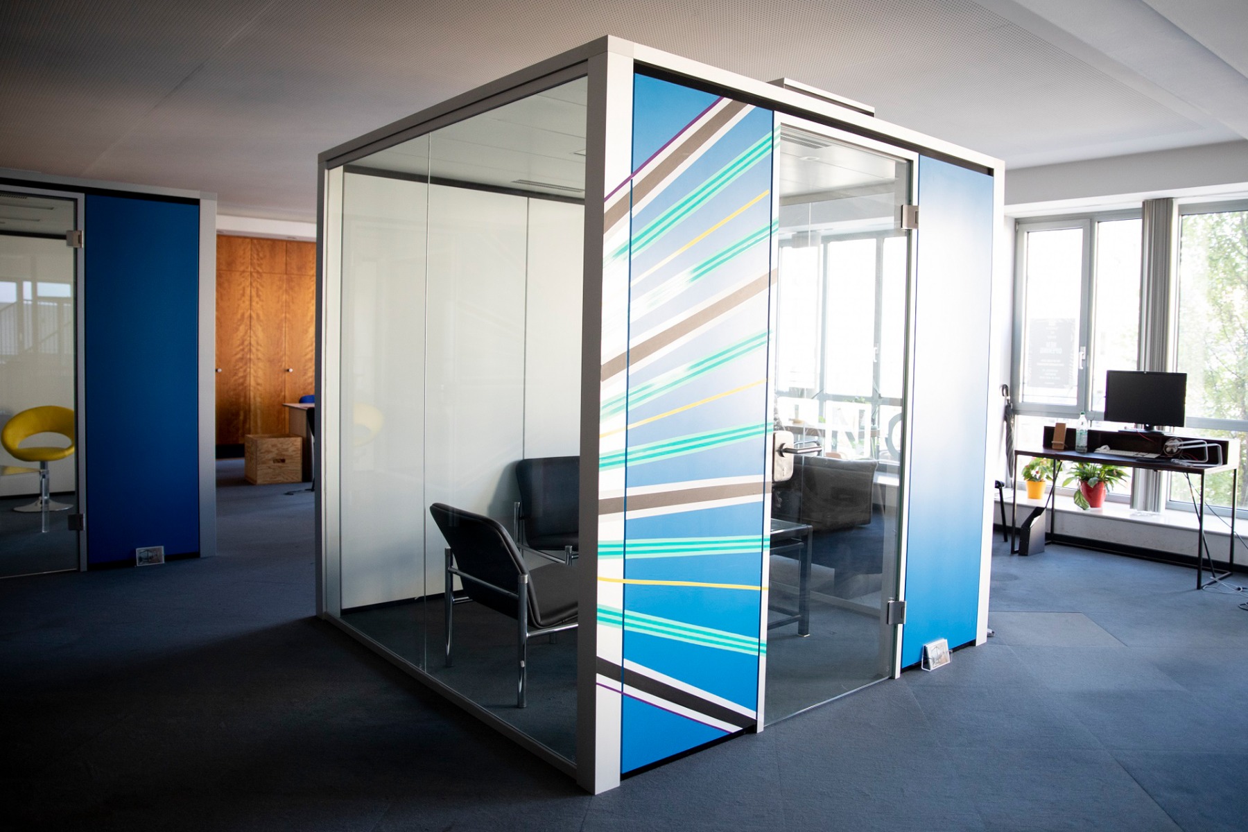 Ein-, Zwei- oder Dreimalnutzung: Bei den Lindner Raum in Raum Systemen Cube kein Problem, so wie im Zwischennutzungsprojekt Mucbook Breakout in München. ©️ Lindner Group