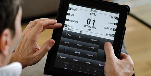 Die App-Steuerung auf dem iPad 2: Auch die Entertainment-Technik ließ sich integrieren. Foto: Barbara Heinz/Gira