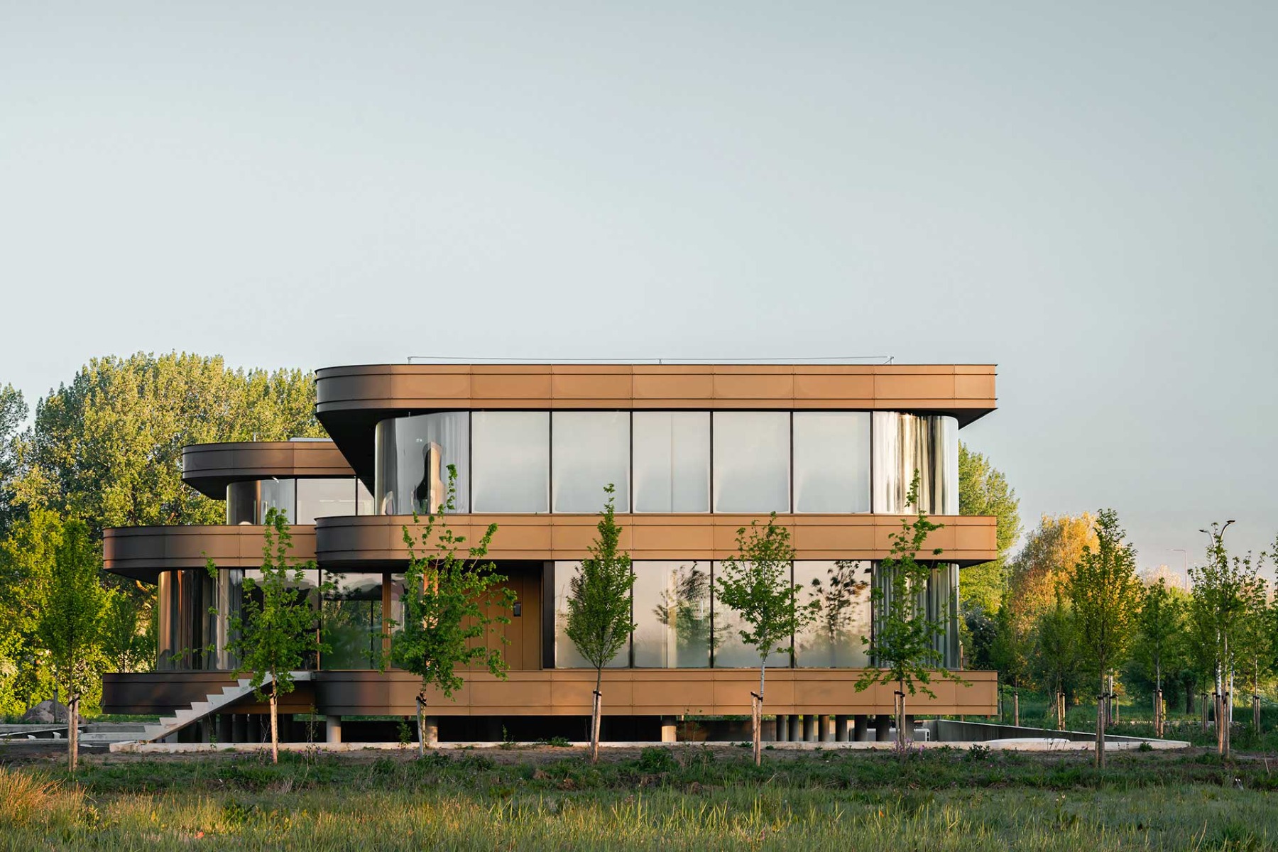 Funktionale Ästhetik – Geschossbänder als Sonnenschutz. © Sebastian van Damme