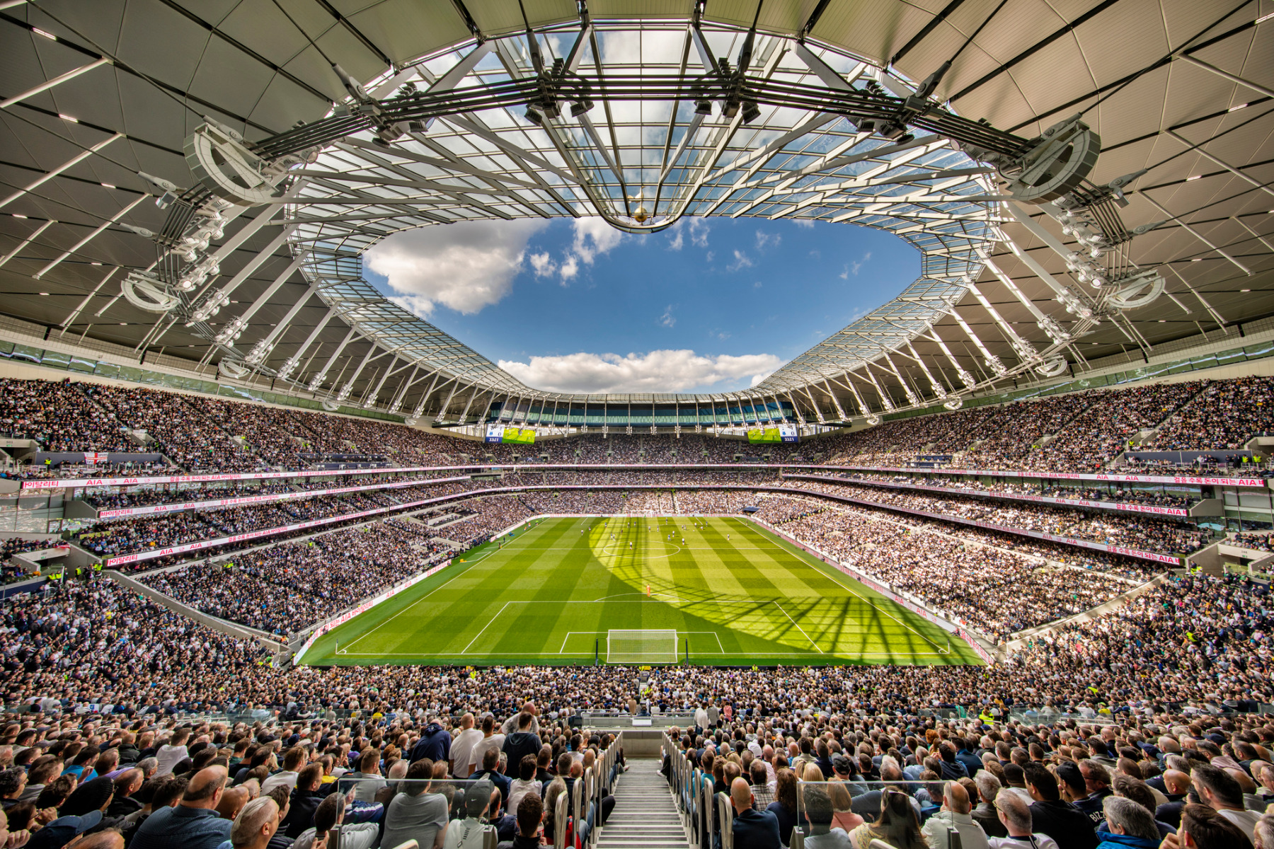 https://detail-cdn.s3.eu-central-1.amazonaws.com/media/catalog/product/6/_/6_hr_populous_tottenham_hotspur_stadium__edward_hill_1.jpg?width=437&height=582&store=de_en&image-type=image