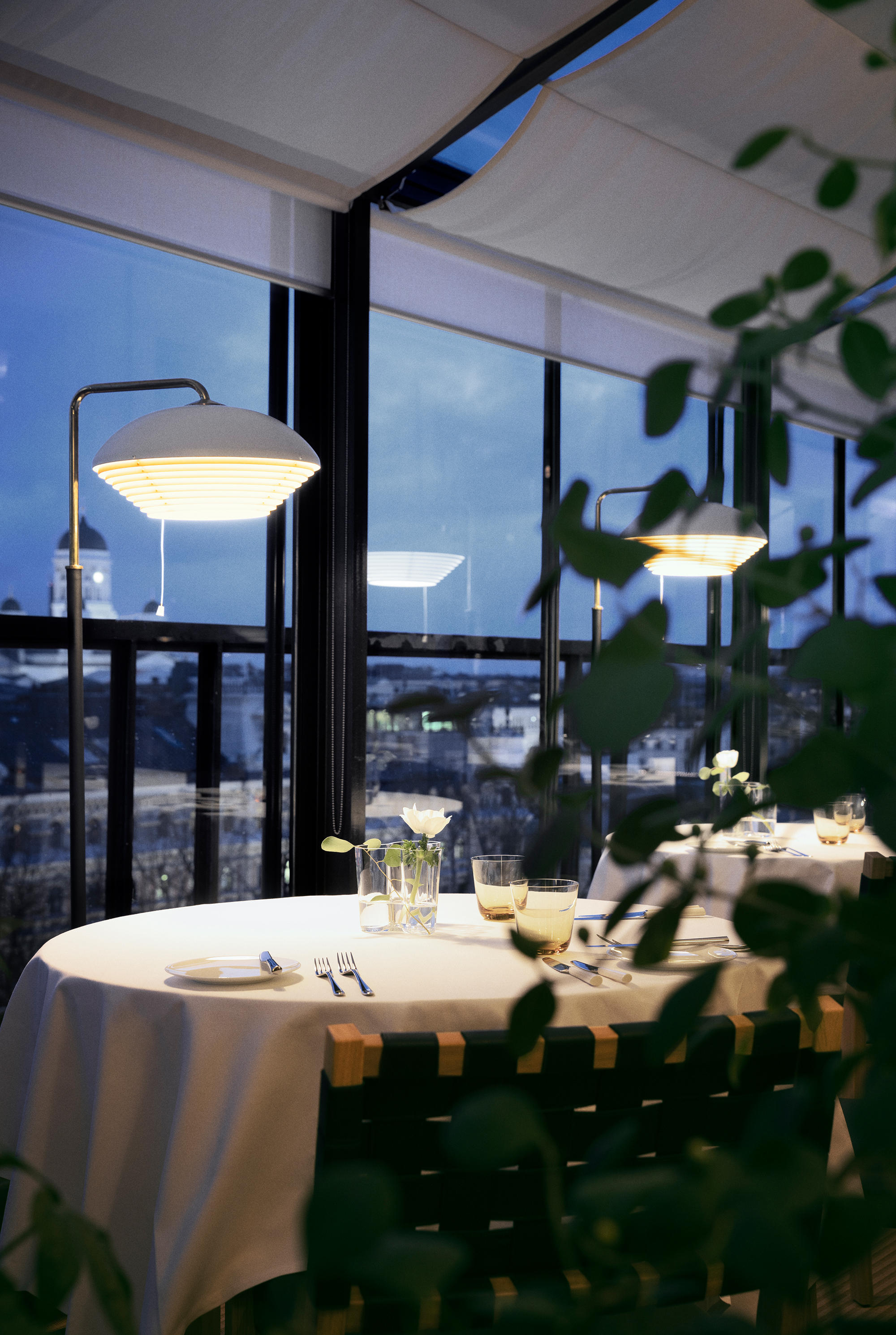 https://detail-cdn.s3.eu-central-1.amazonaws.com/media/catalog/product/7/-/7-Restaurant-Savoy-RestorationHelsinki-Photo-by-Anton-Sucksdorff-Copyright-Restaurant-Savoy.jpg?width=437&height=582&store=de_de&image-type=image