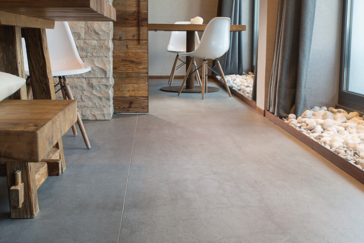 Feinsteinzeug im Großformat