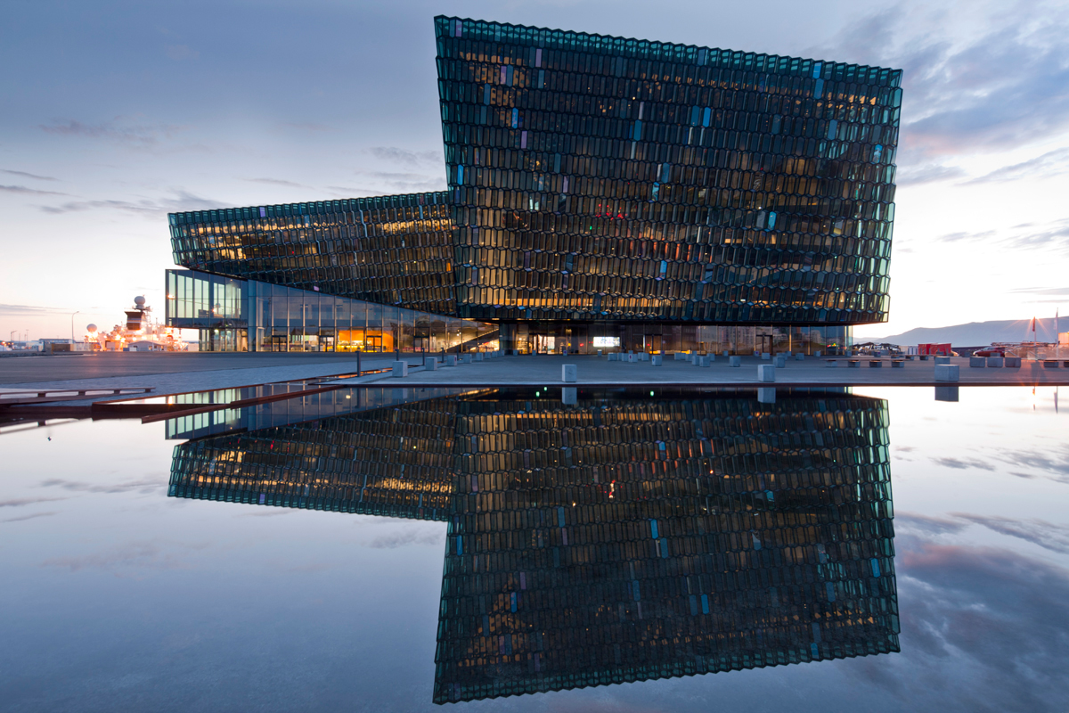 https://detail-cdn.s3.eu-central-1.amazonaws.com/media/catalog/product/A/r/Architekturalsmusikdesraumes-4-Harpa-Facade-Nic-Lehoux.jpg?width=437&height=582&store=de_de&image-type=image