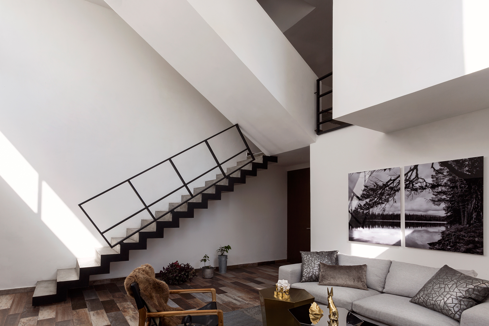 https://detail-cdn.s3.eu-central-1.amazonaws.com/media/catalog/product/A/r/Arquidromo_CloudHouse_10-living_stairs.jpg?width=437&height=582&store=de_en&image-type=image