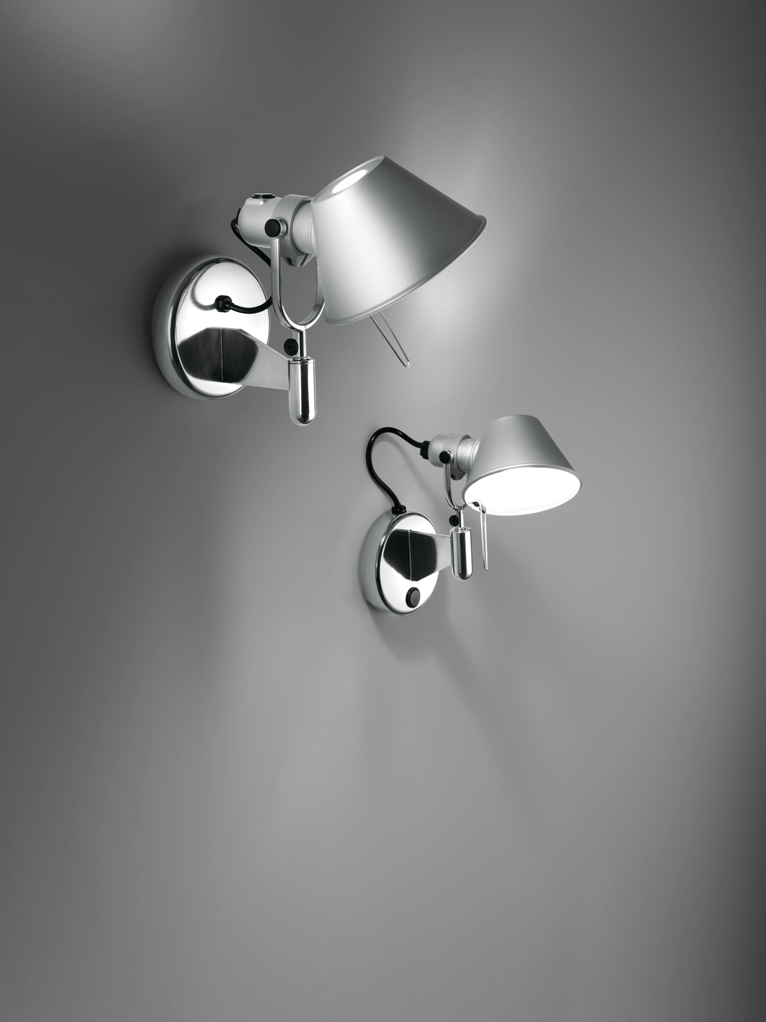 https://detail-cdn.s3.eu-central-1.amazonaws.com/media/catalog/product/A/r/Artemide-Interview-Tolomeo-Bild11.jpg?width=437&height=582&store=de_de&image-type=image