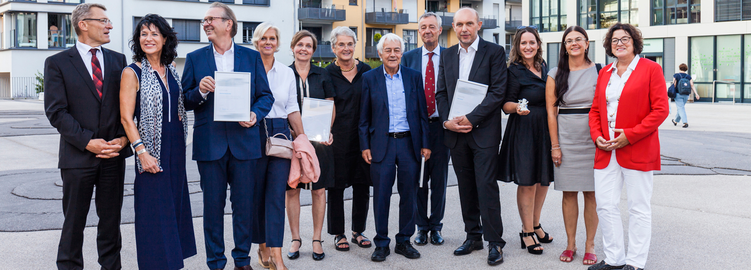 v.l.n.r.: Helmut Schütz, Christine Degenhart, Johannes Berschneider, Gudrun Berschneider, Susanne Flynn, Prof. Donata Valentien, Prof. Christoph Valentien, Wilhelm Warning, Peter Haimerl, Jutta Görlich, Prof. Dr.(I) Elisabeth Merk, Marion Resch-Heckel; Fo