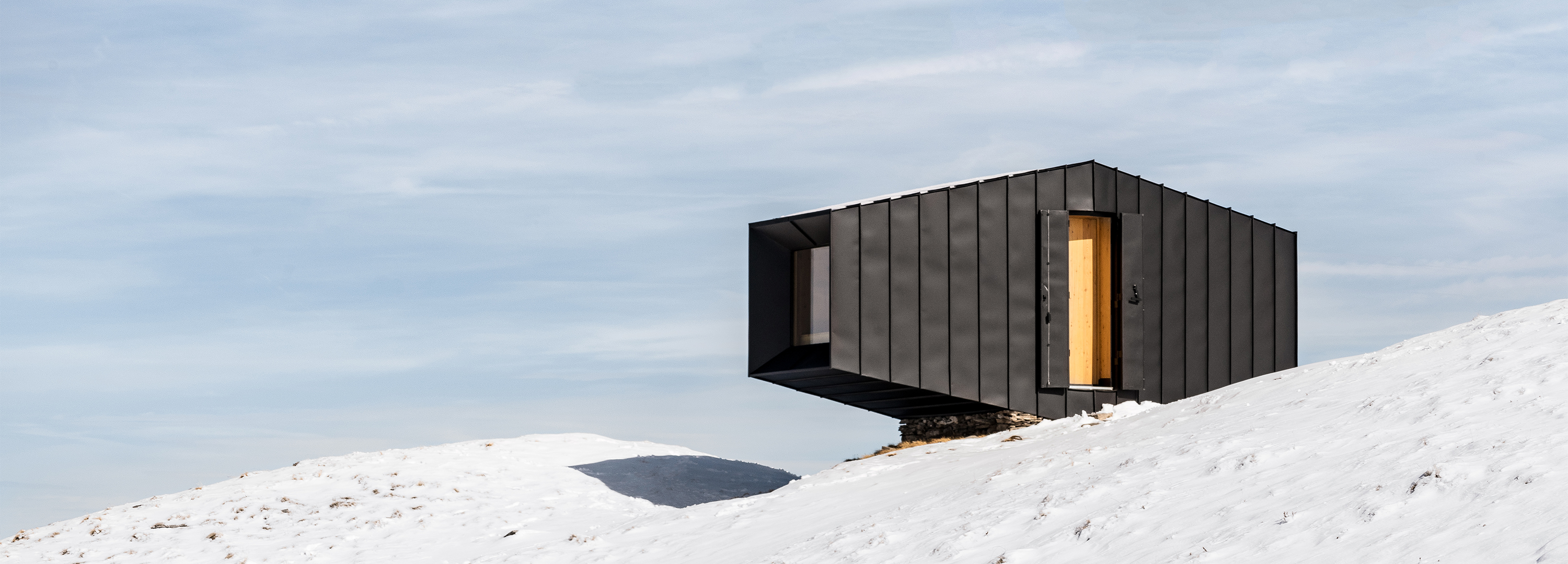 Protection in black: Bivouac at the Dormillouse peak by Andrea Cassi and Michele Versaci 