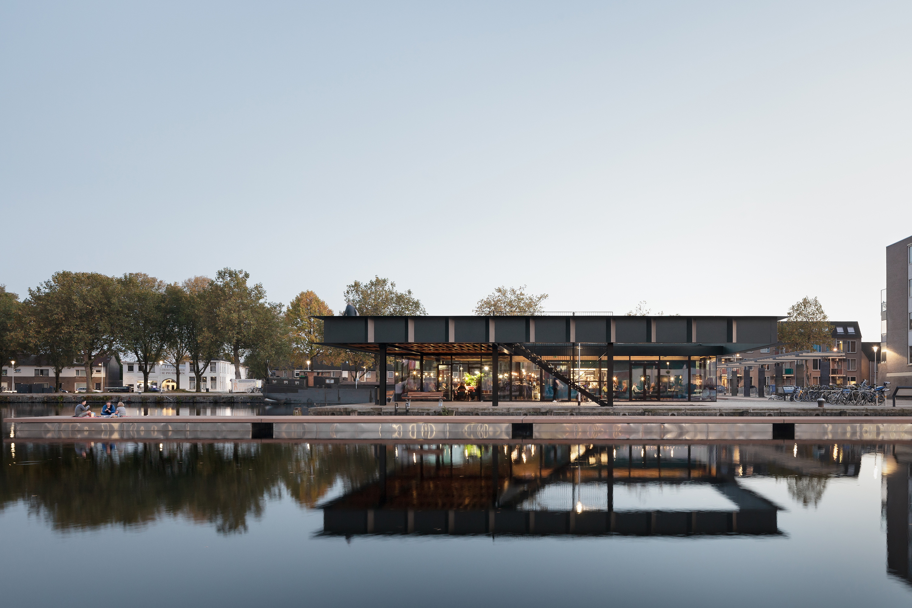 https://detail-cdn.s3.eu-central-1.amazonaws.com/media/catalog/product/C/i/Civic-Architects-Piushaven-Harbour-STIJN-BOLLAERT-01-02.jpg?width=437&height=582&store=de_de&image-type=image