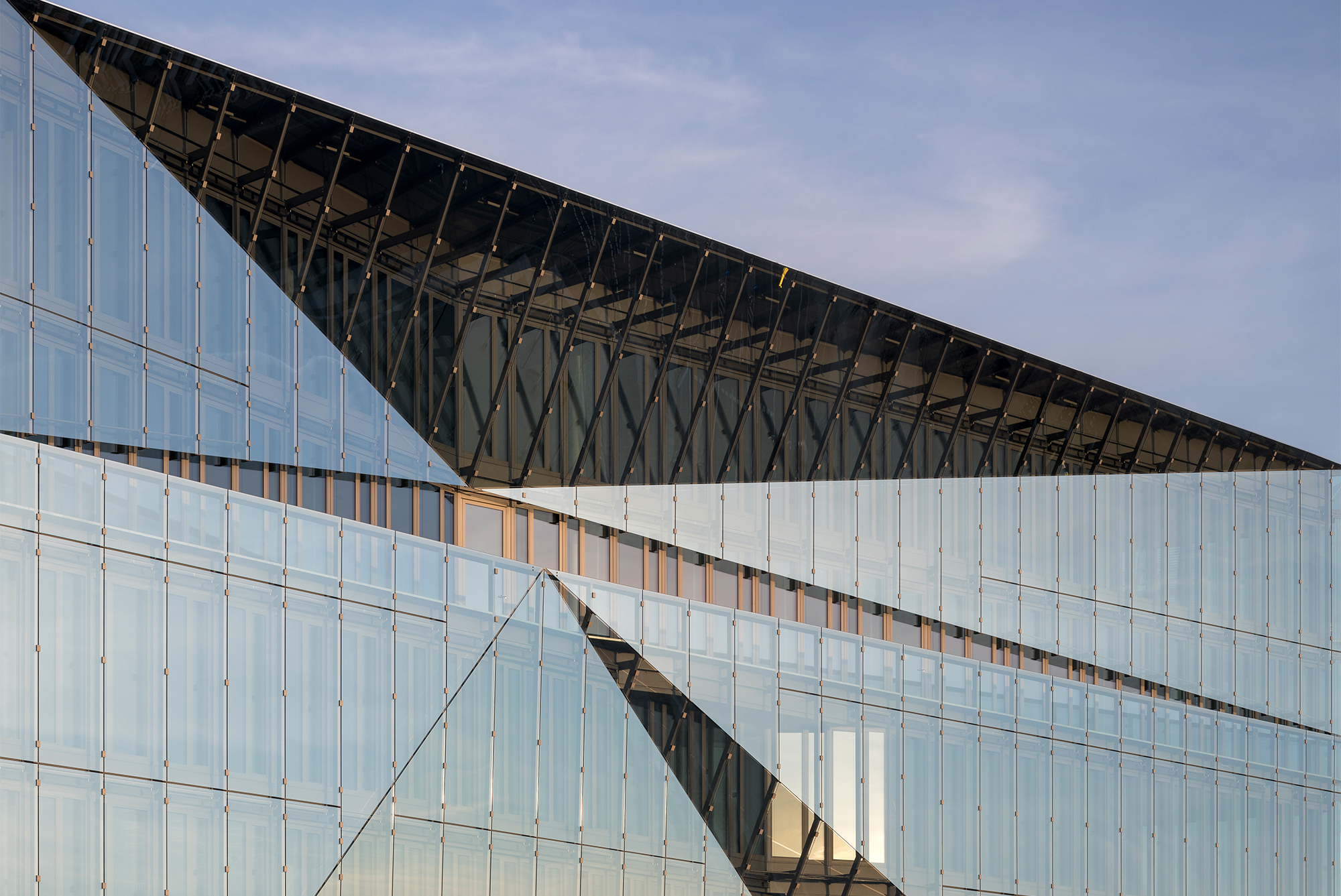 Gl serner Faltenwurf B rogeb ude Cube Berlin Von 3XN Gl serner Faltenwurf B rogeb ude Cube Berlin Von 3XN