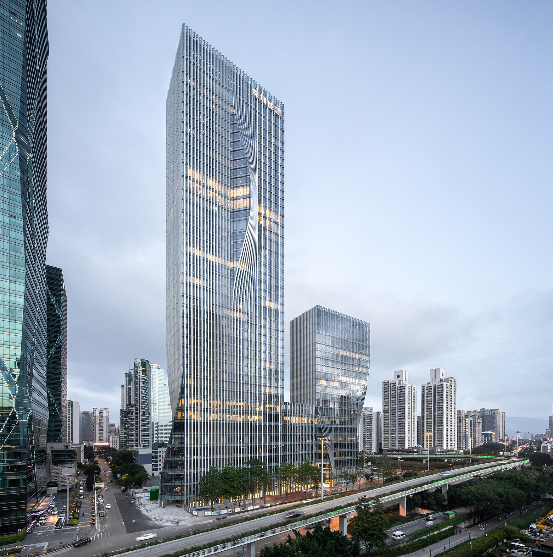 https://detail-cdn.s3.eu-central-1.amazonaws.com/media/catalog/product/D/A/DAM_IHR_BIG_Bjarke_Ingels_Group_Shenzhen_Energy_Headquarters_Shenzhen_Chao_Zhang.jpg?width=437&height=582&store=de_en&image-type=image