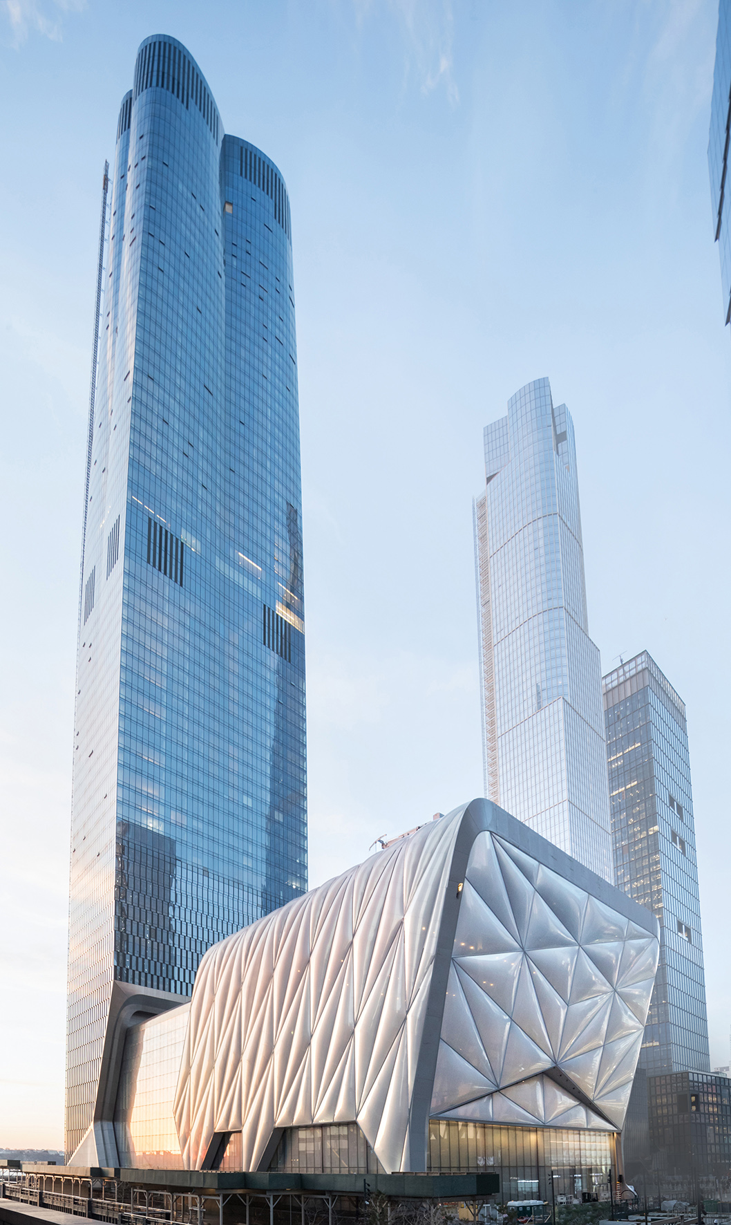 https://detail-cdn.s3.eu-central-1.amazonaws.com/media/catalog/product/D/A/DAM_IHR_Diller_Scofidio___Renfro_15_Hudson_Yards_New_York__Iwan_Baan.jpg?width=437&height=582&store=de_en&image-type=image