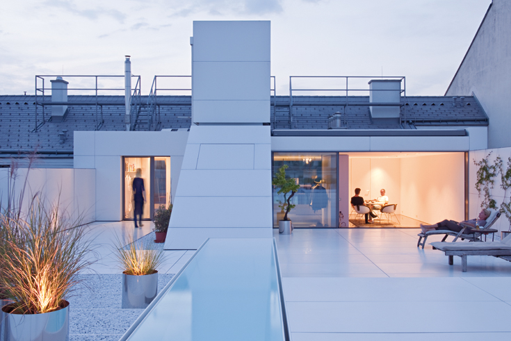 Komplett verdeckt liegende Bandtechnik für luxuriöses Loft über den Dächern von Wien