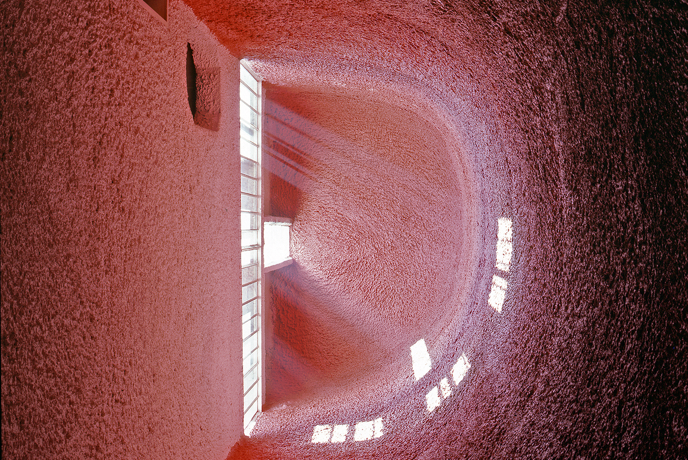 https://detail-cdn.s3.eu-central-1.amazonaws.com/media/catalog/product/D/a/Daylight-Award-2020-T735-Chapel_of_Notre_Dame_du_Haut__Ronchamp__France_by_Le_Corbusier_Kopie.jpg?width=437&height=582&store=de_de&image-type=image