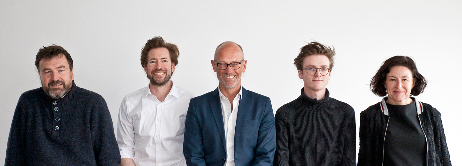 Jurymitglieder (v.l.n.r.): Prof. Dipl.-Ing. Florian Nagler, Thomas Haltenhof, Per Pedersen, Lionel Esche, Hon. Prof. Meike Weber; Foto: Julian Weninger