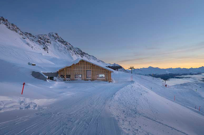https://detail-cdn.s3.eu-central-1.amazonaws.com/media/catalog/product/G/i/Giubbini-Architekten-Mottahutte-Lenzerheide-_1.jpg?width=437&height=582&store=de_de&image-type=image