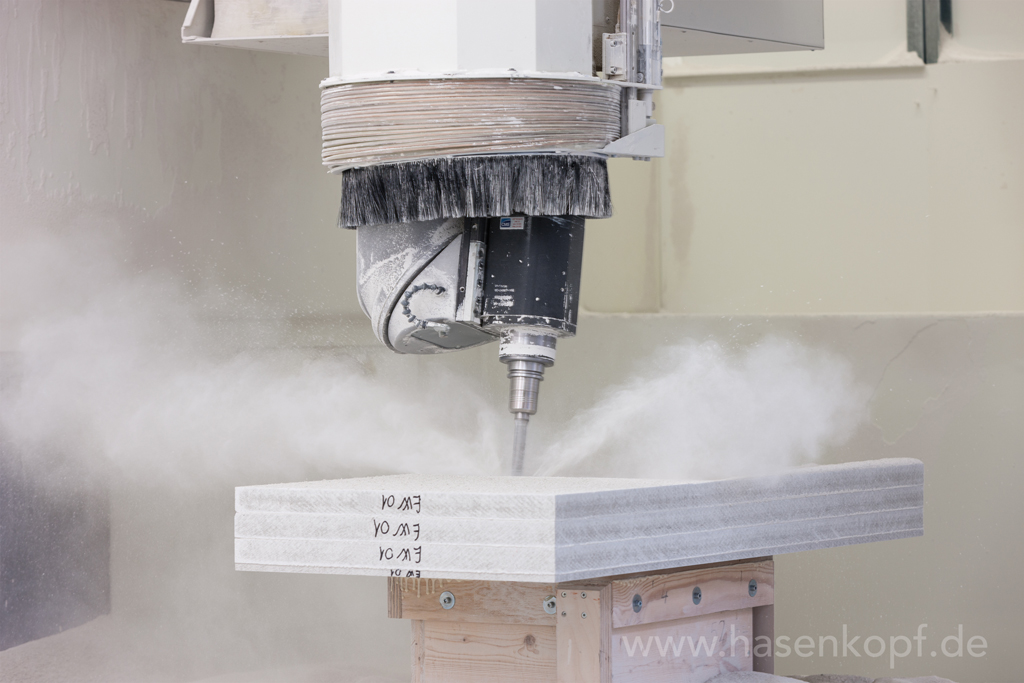 https://detail-cdn.s3.eu-central-1.amazonaws.com/media/catalog/product/H/a/Hasenkopf-EPH-CNC-Fraese-ChristianHoehn-25-01-17_1.jpg?width=437&height=582&store=de_en&image-type=image