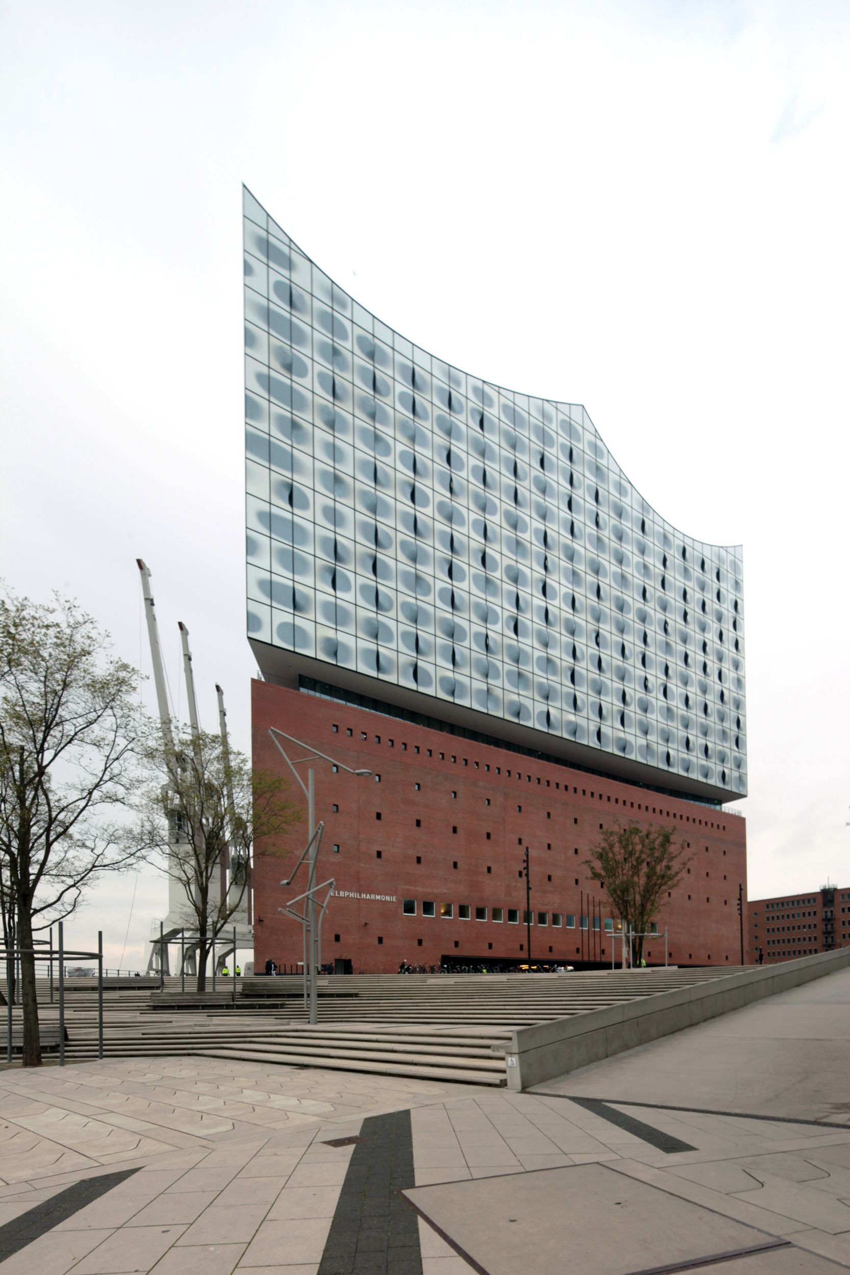 https://detail-cdn.s3.eu-central-1.amazonaws.com/media/catalog/product/H/d/HdeM-Elbphilharmonie-02.jpg?width=437&height=582&store=de_de&image-type=image