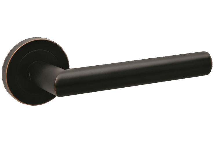 Beschläge: Elegant dunkle Beschichtung