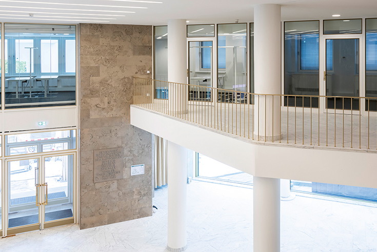 Fire Protection Glazing in the Foyer